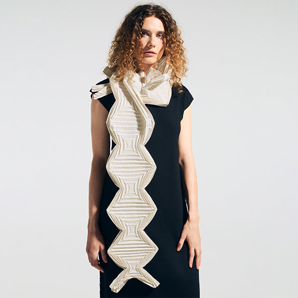 アイテムのご紹介「TYPE-O STOLE 002」 – isseymiyake.com