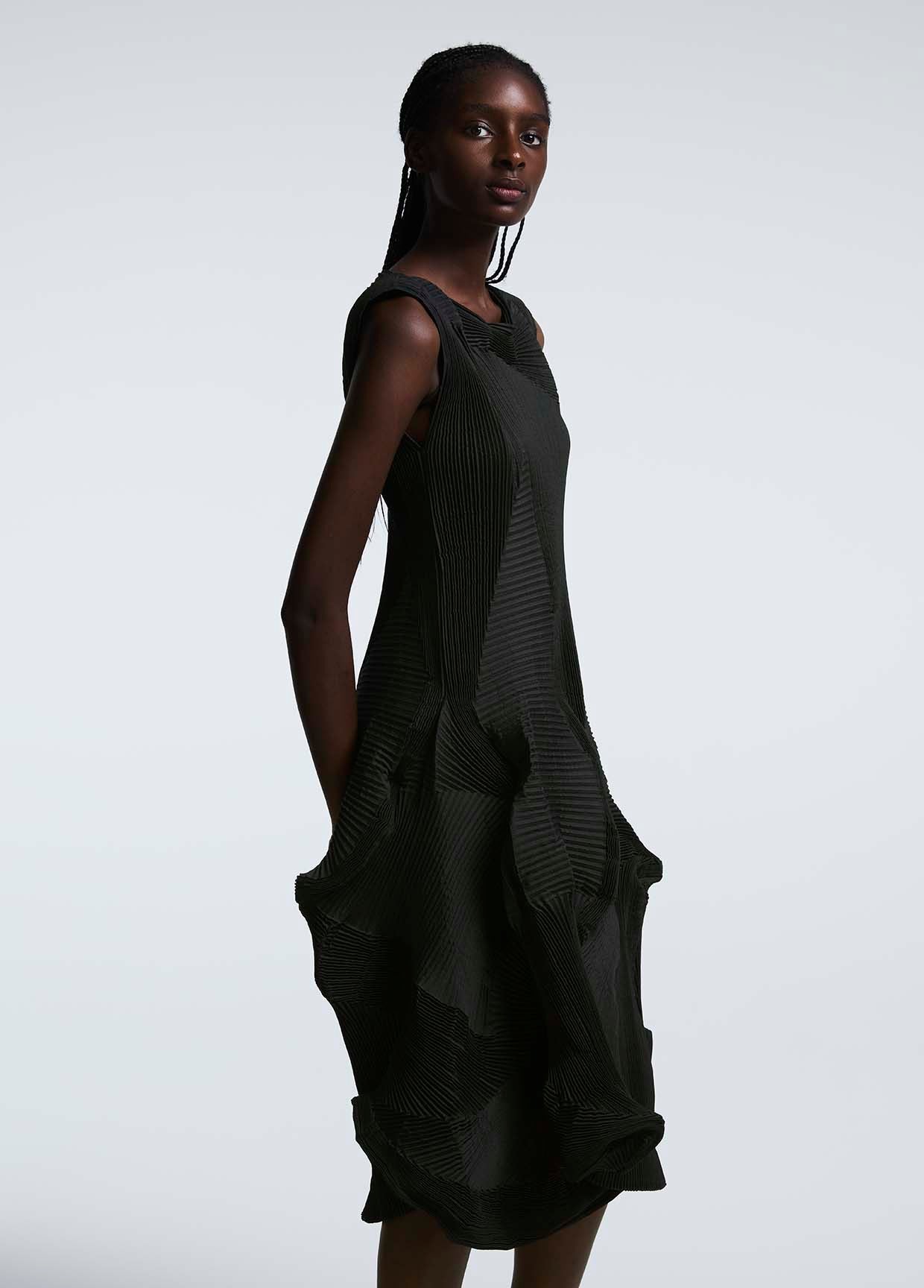 ISSEY MIYAKE セットアップ　ブラック　着画あり ISSEY MIYAKE セットアップ ブラック 着画あり ISSEY MIYAKE