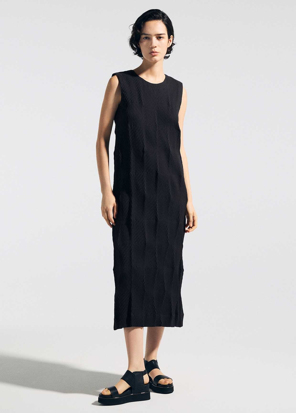 A-POC ABLE ISSEY MIYAKE LOOK 70 – isseymiyake.com