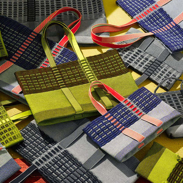 ISSEY MIYAKE 国内買付 MOKKO TOTE MIX トートバッグ 大 アイテムのご紹介「MOKKO TOTE MIX」 – isseymiyake.com