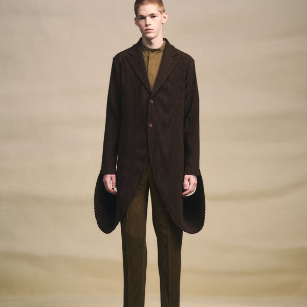 アイテムのご紹介「TUXEDO PLEATS」 – isseymiyake.com