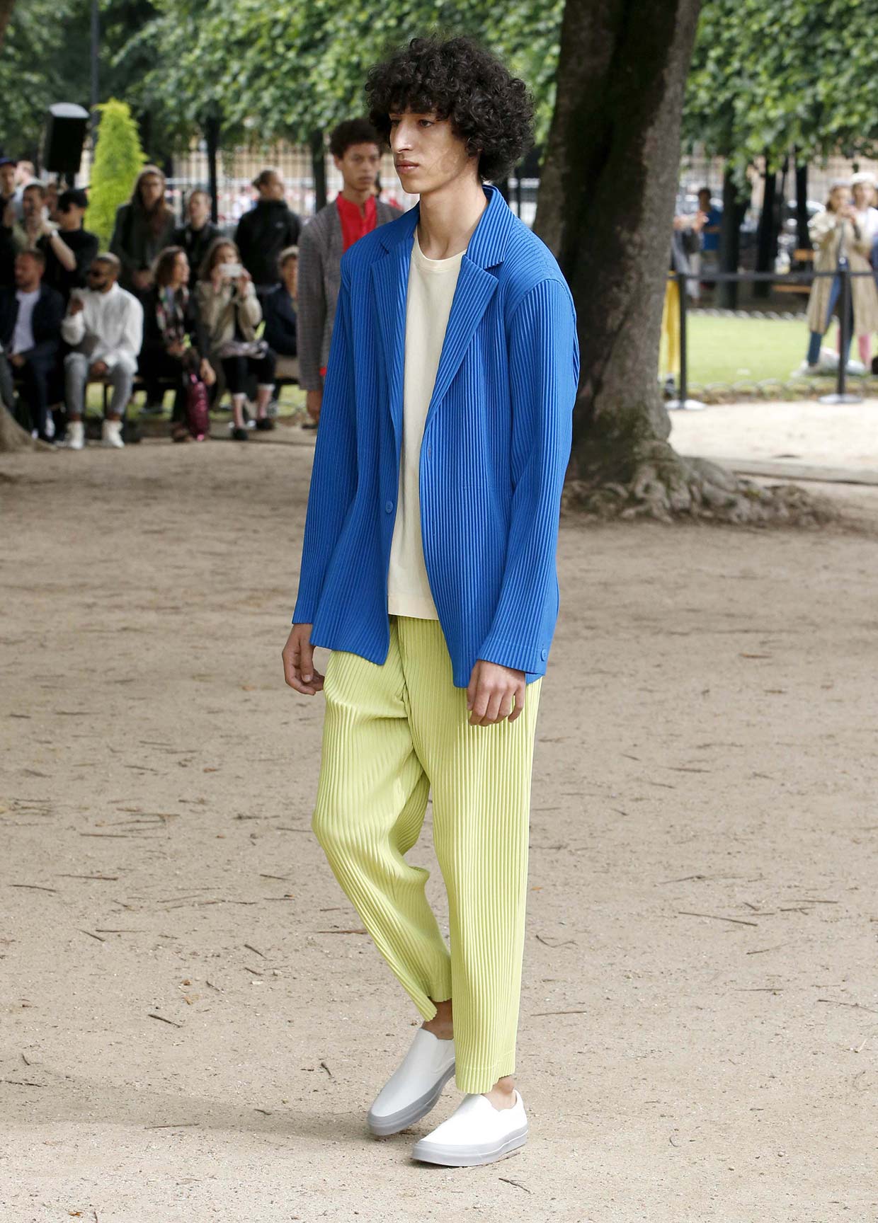 HOMME PLISSÉ ISSEY MIYAKE HOMME PLISSÉ ISSEY MIYAKE SPRING SUMMER 2020 コレクション 16