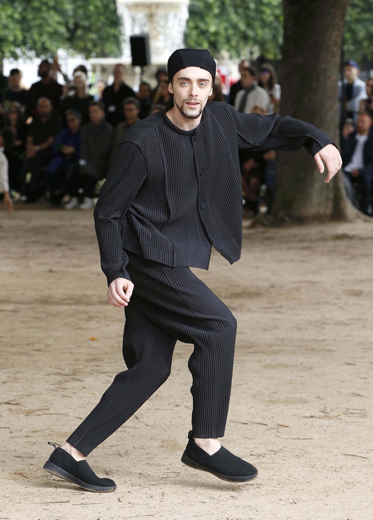 HOMME PLISSÉ ISSEY MIYAKE SPRING SUMMER 2020 コレクション 20 ...