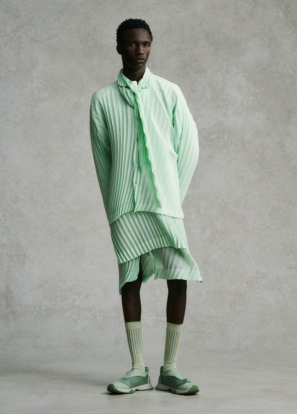 極美品✨ISSEY MIYAKE プリーツ　長袖　グリーン　Lサイズ HOMME PLISSE ISSEY MIYAKE オム プリッセ イッセイミヤケ