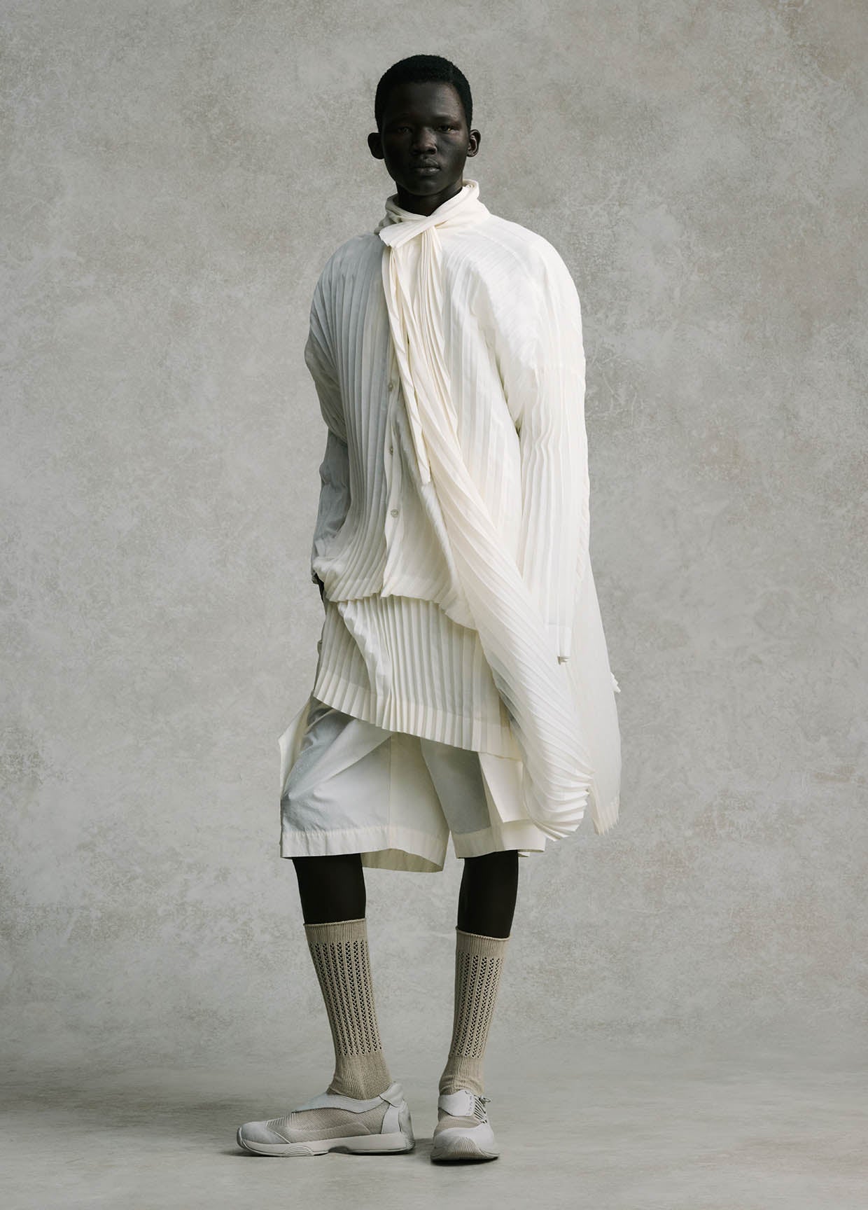 HOMME PLISSÉ ISSEY MIYAKE LOOK 26 – isseymiyake.com HOMME PLISSÉ ISSEY MIYAKE LOOK 26 – isseymiyake.com