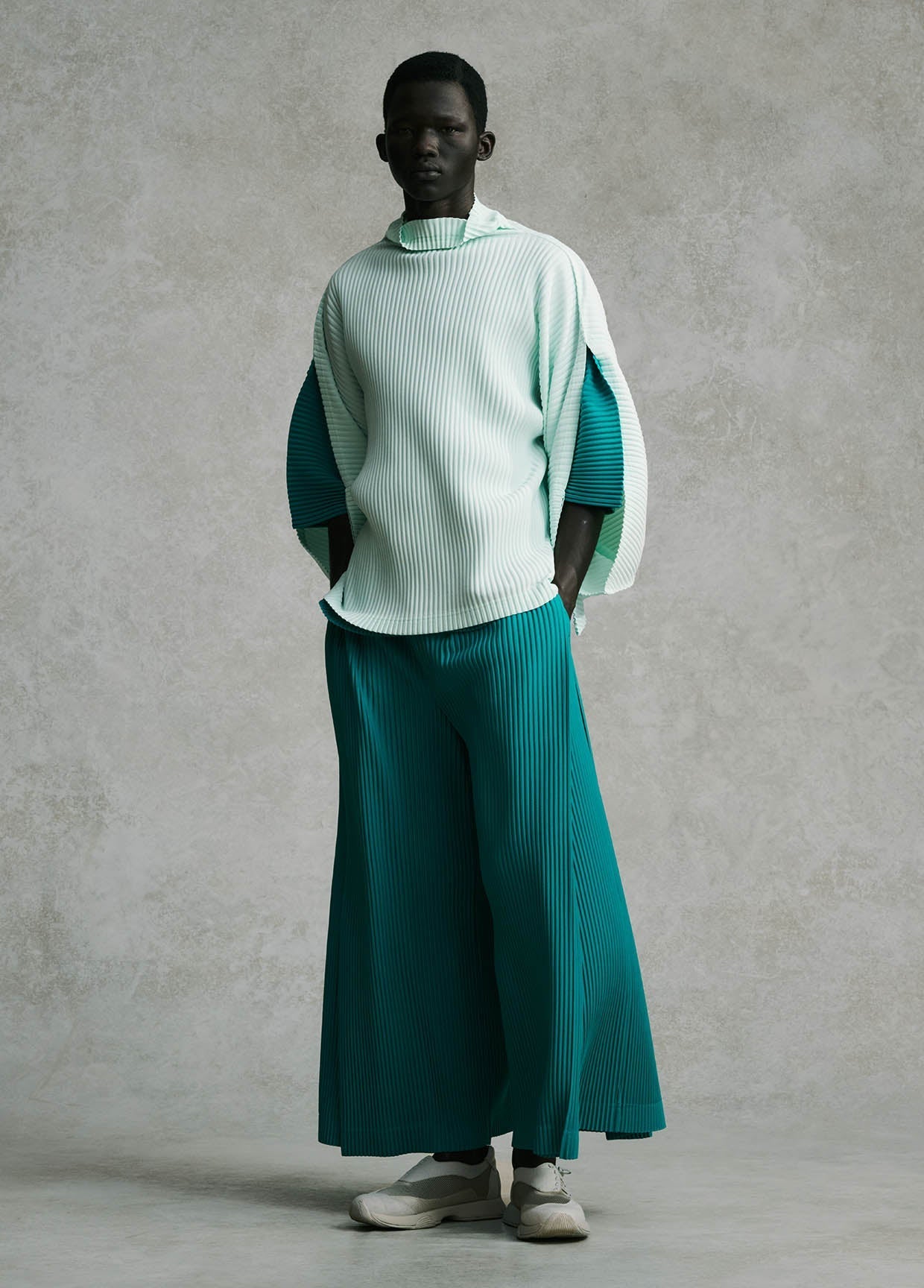 豪華 HOMME PLISSÉ ISSEY MIYAKE LOOK 28 – isseymiyake.com パンツ