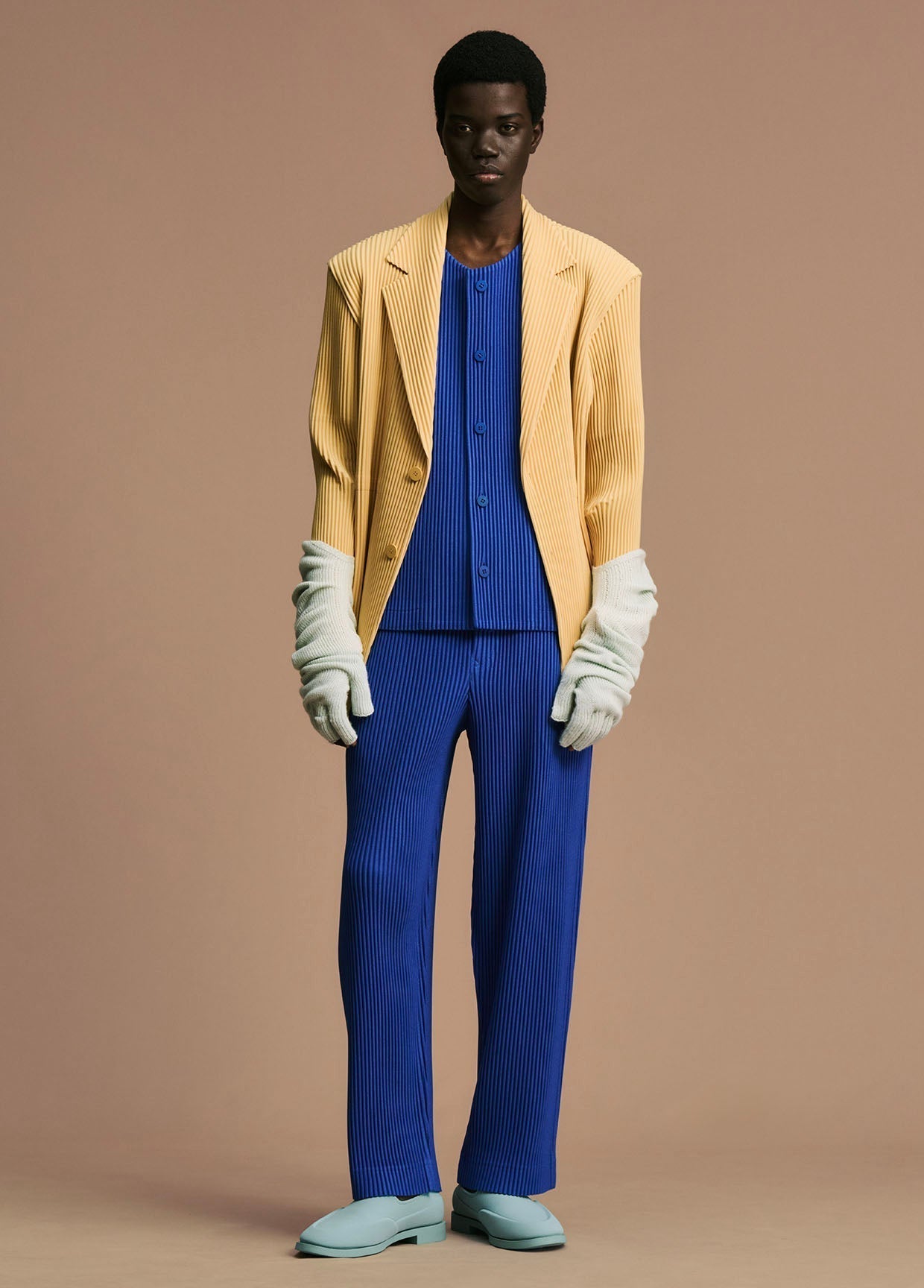 HOMME PLISSÉ ISSEY MIYAKE LOOK 13 – isseymiyake.com