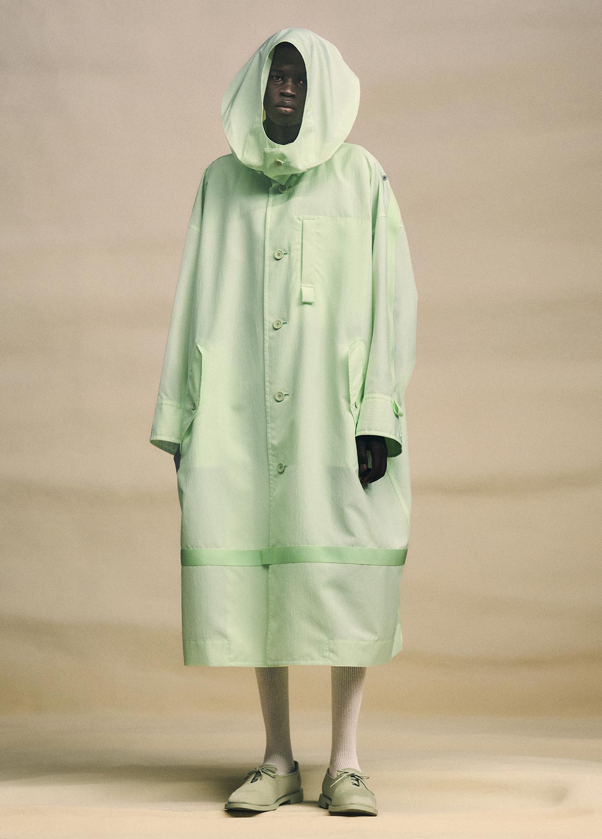 ISSEY MIYAKE　コート HOMME PLISSÉ ISSEY MIYAKE AUTUMN WINTER 2022/23 コレクション17