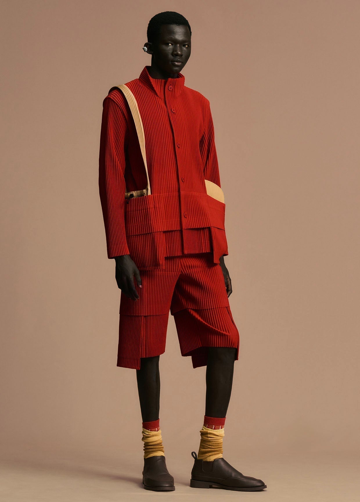 HOMME PLISSÉ ISSEY MIYAKE LOOK 07 – isseymiyake.com