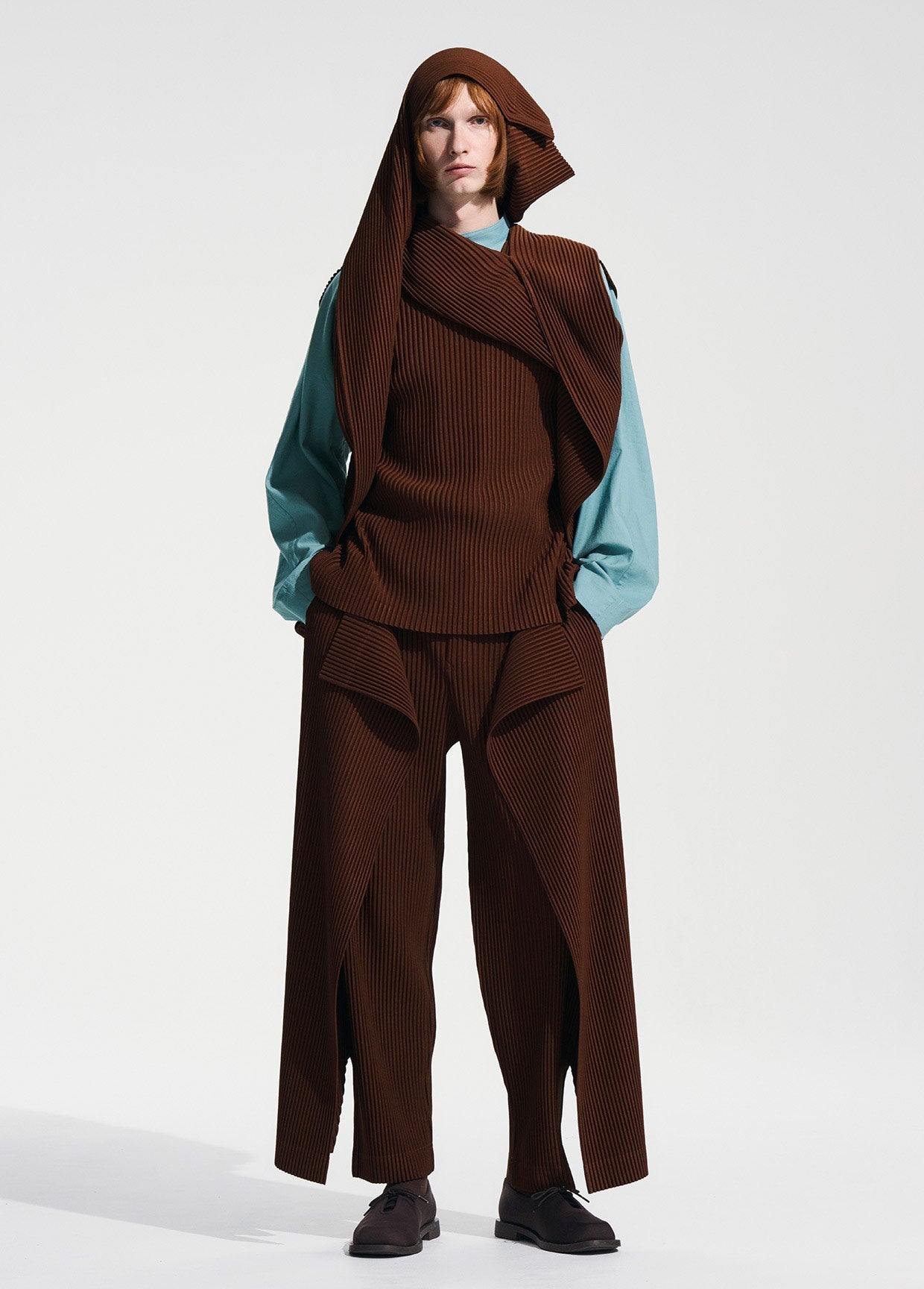 HOMME PLISSÉ ISSEY MIYAKE LOOK 02 – isseymiyake.com