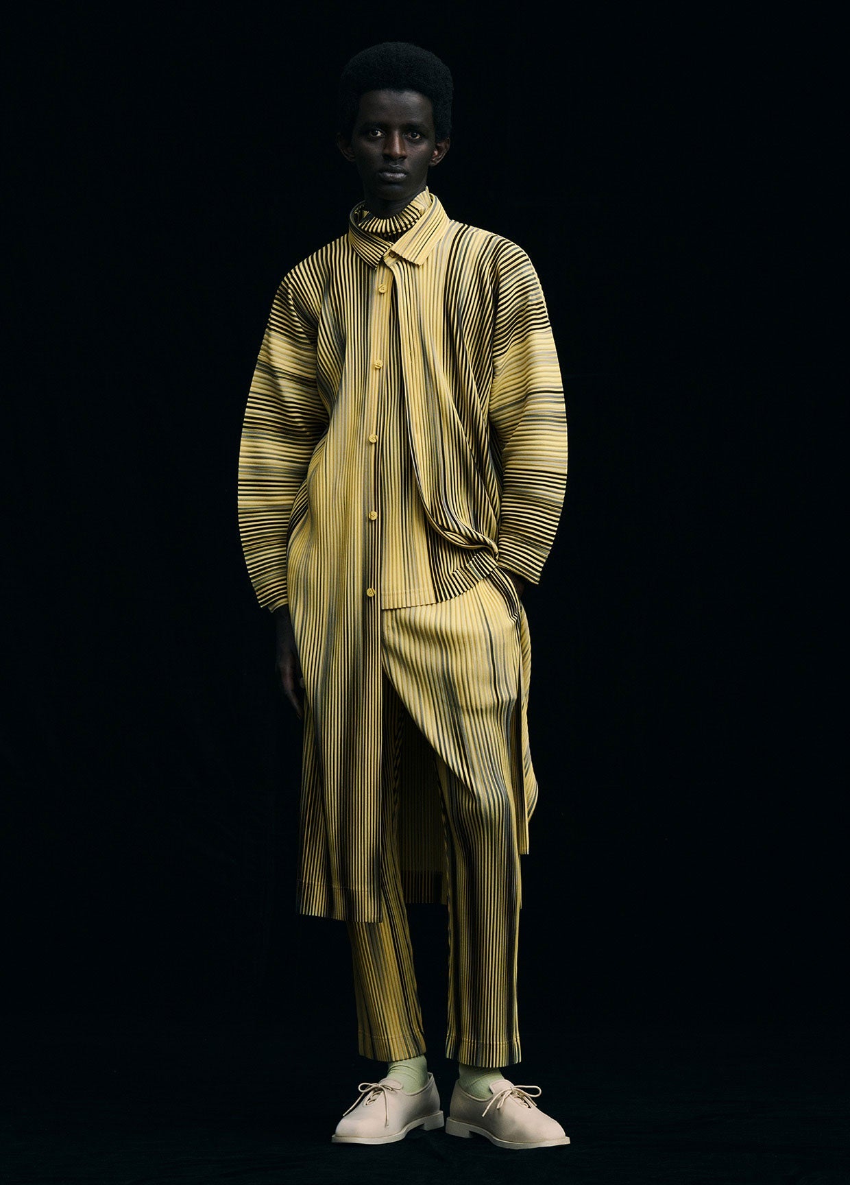 HOMME PLISSÉ ISSEY MIYAKE LOOK 04 – isseymiyake.com
