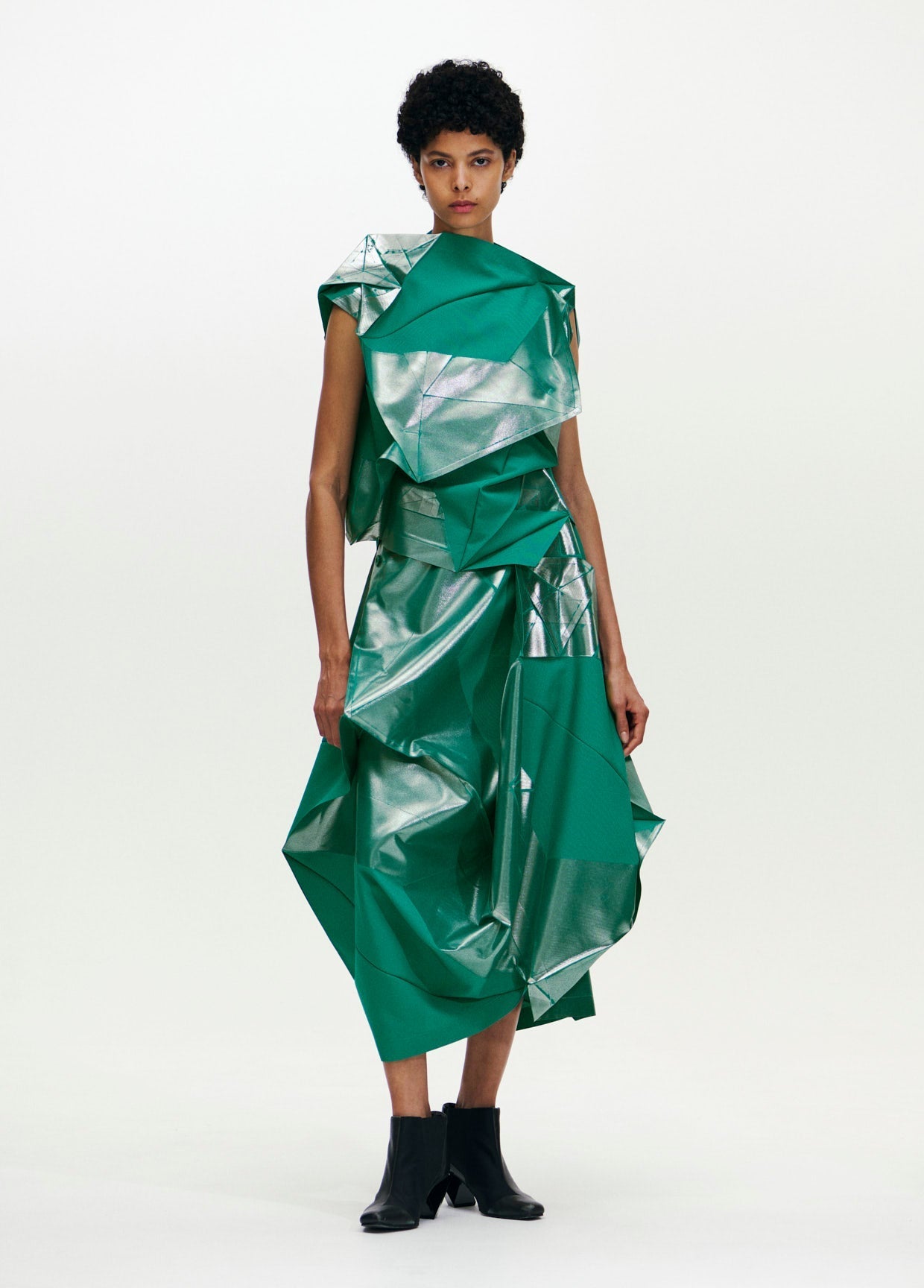 132 5. ISSEY MIYAKE LOOK 01 – isseymiyake.com