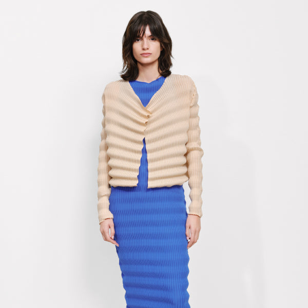 アイテムのご紹介「SPRING PLEATS」 – isseymiyake.com