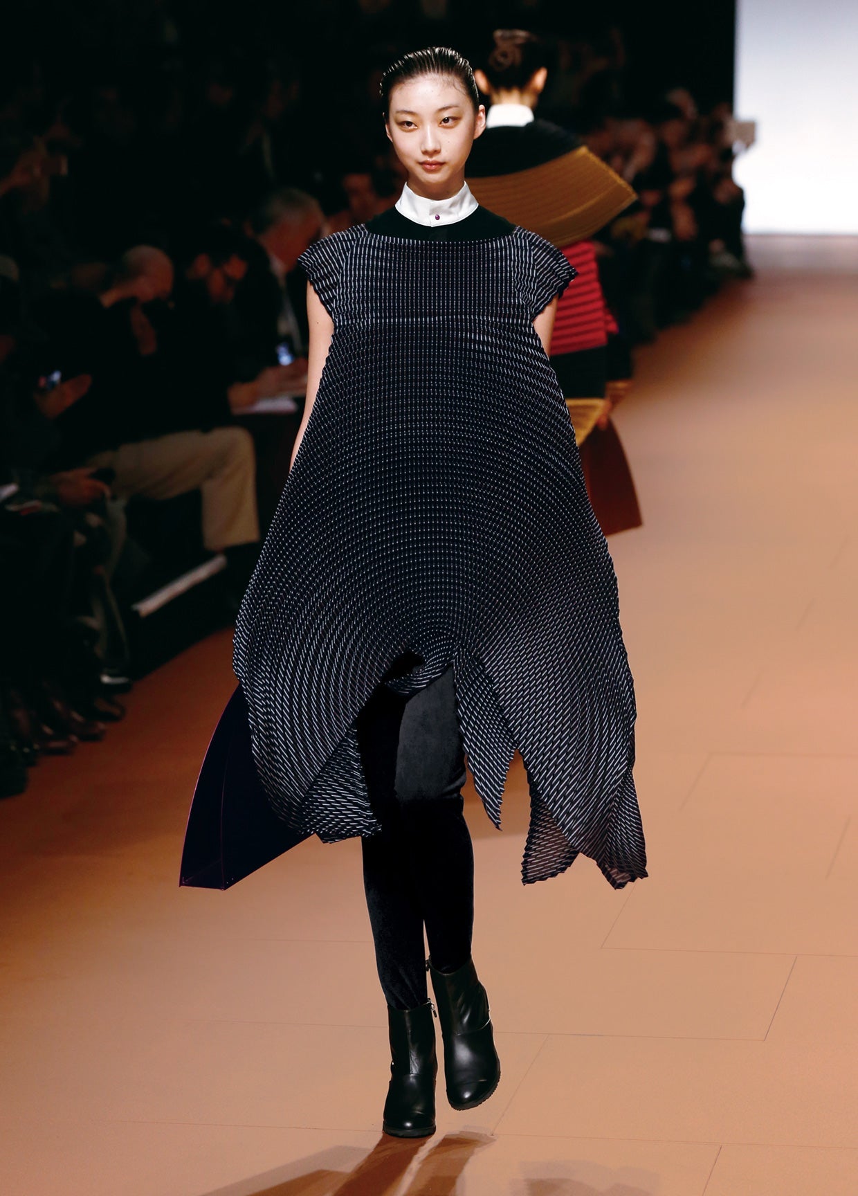 ISSEY MIYAKE AUTUMN WINTER 2014 コレクション 05 – isseymiyake.com
