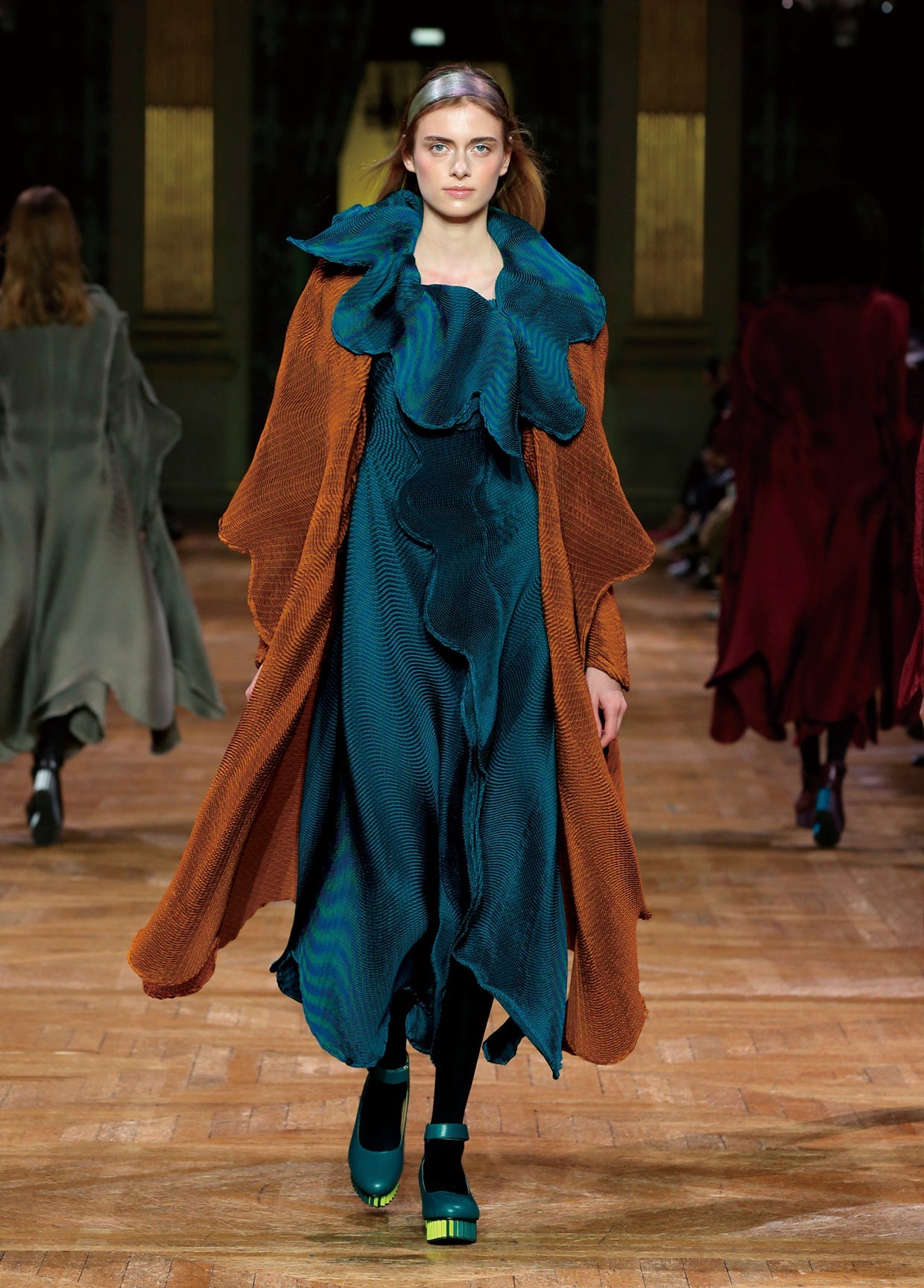 ISSEY MIYAKE AUTUMN WINTER 2017 コレクション39 – isseymiyake.com