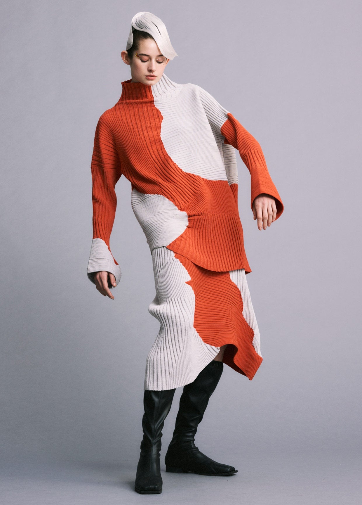 ISSEY MIYAKE AUTUMN WINTER 2022/23 コレクション32 – isseymiyake.com