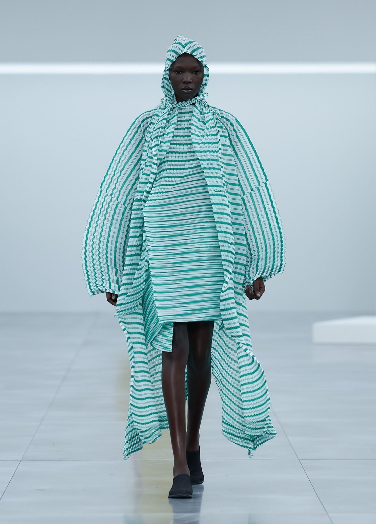 ISSEY MIYAKE AUTUMN WINTER 2025/26 コレクション 42 – isseymiyake.com