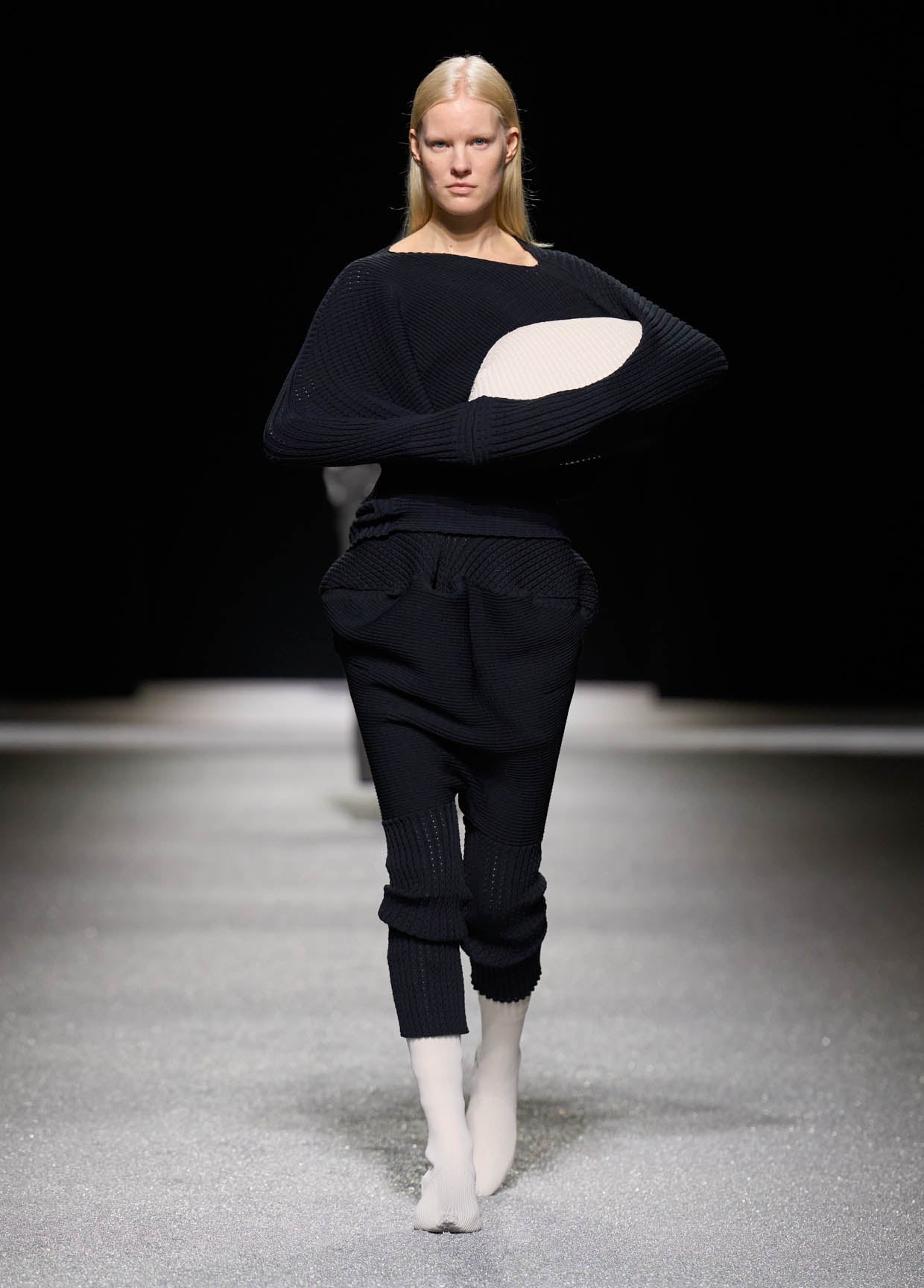 ISSEY MIYAKE AUTUMN WINTER 2026/27 コレクション 10 – isseymiyake.com