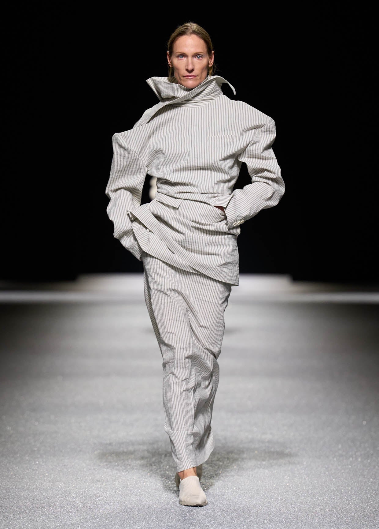 ISSEY MIYAKE AUTUMN WINTER 2026/27 コレクション 12 – isseymiyake.com