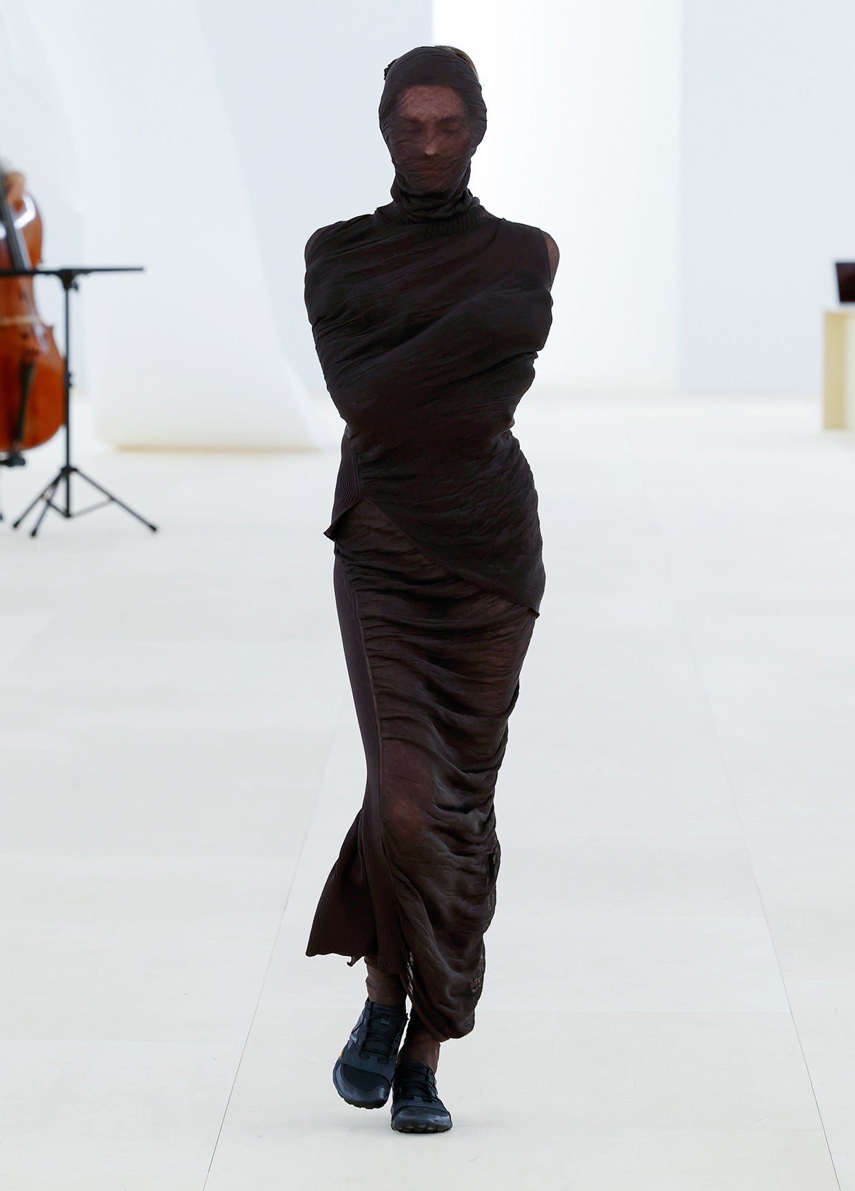 ISSEY MIYAKE SPRING SUMMER 2024 コレクション 01 – isseymiyake.com