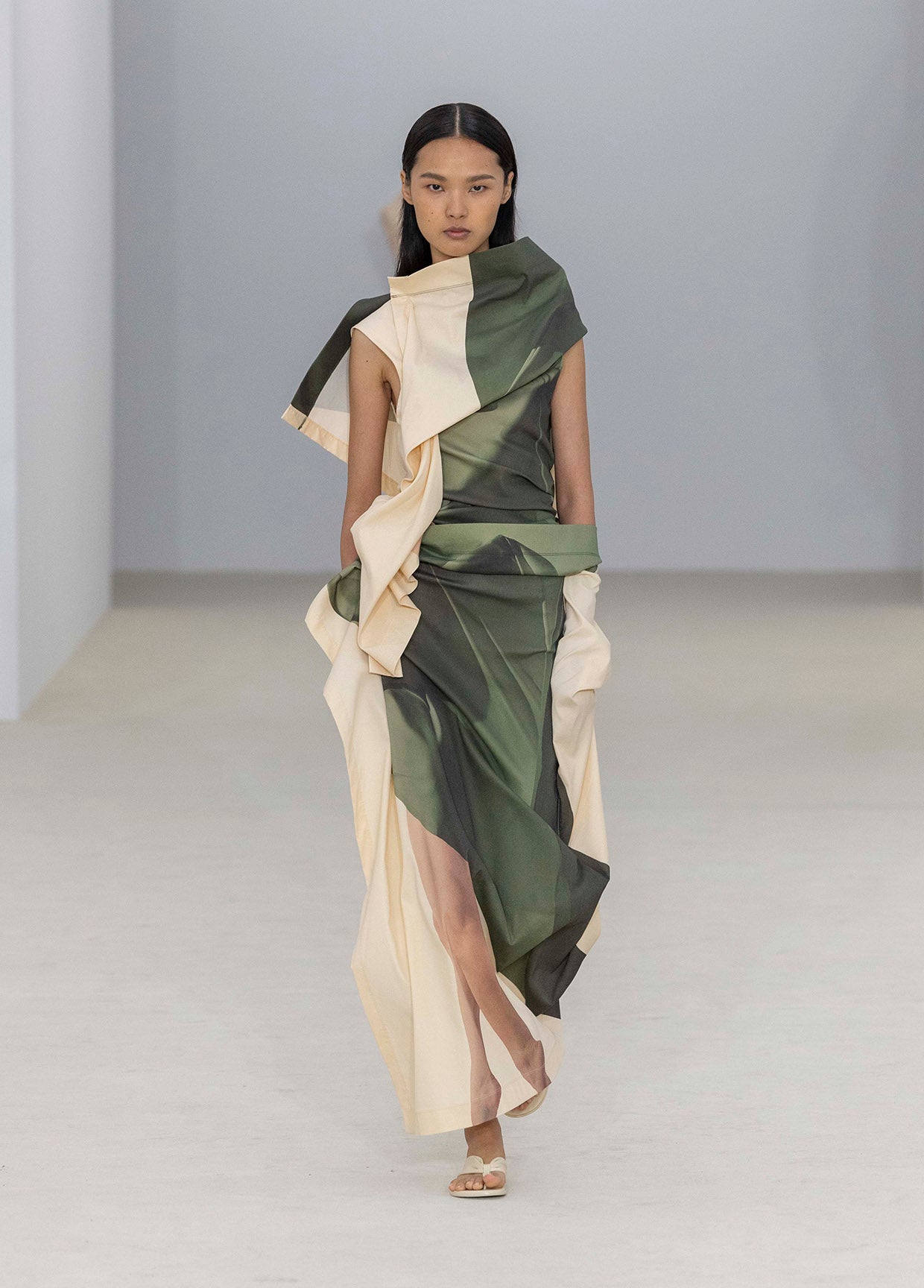ISSEY MIYAKE SPRING SUMMER 2026 コレクション 30 – isseymiyake.com