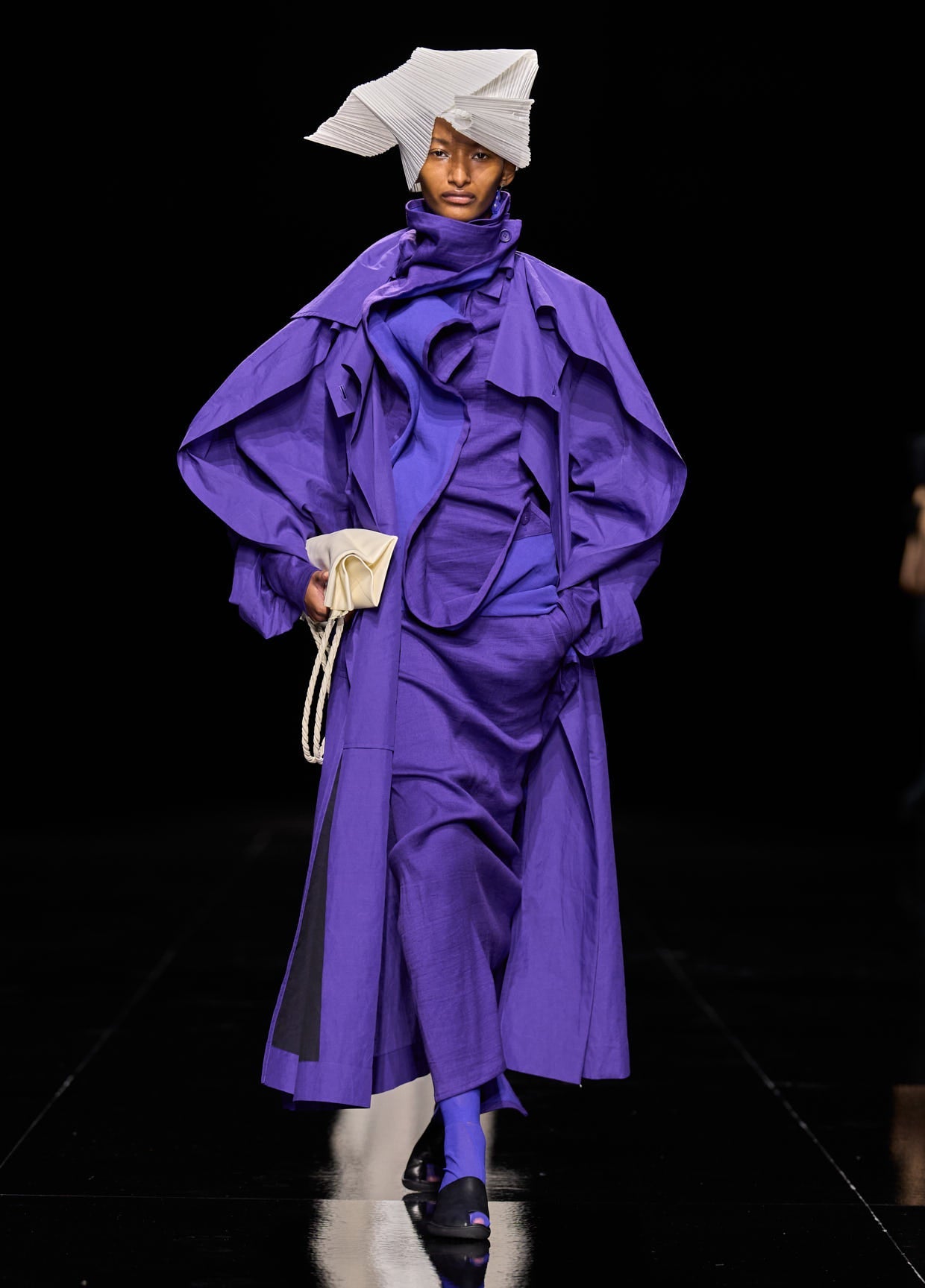 ISSEY MIYAKE SPRING SUMMER 2027 コレクション 15 – isseymiyake.com