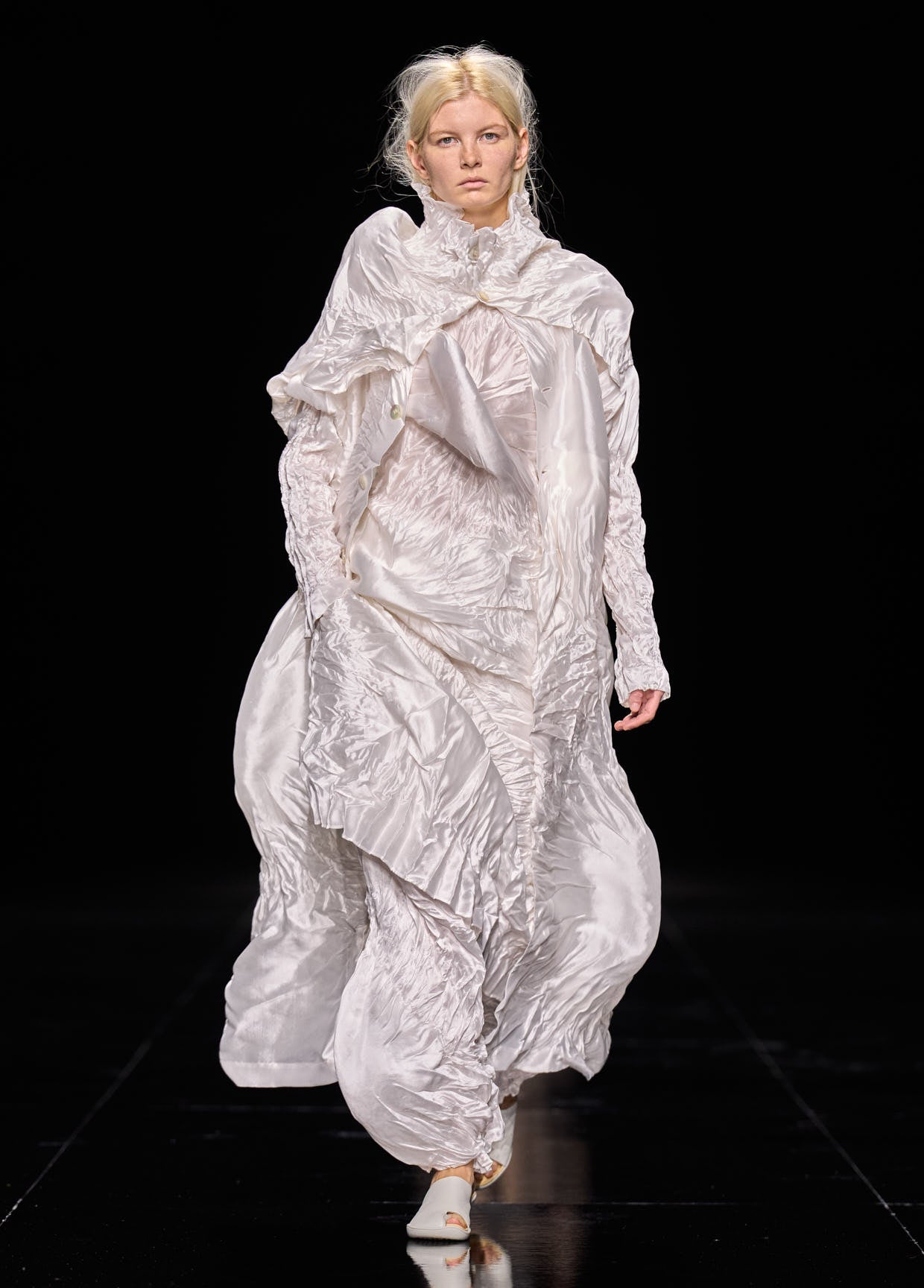 ISSEY MIYAKE SPRING SUMMER 2027 コレクション 27 – isseymiyake.com