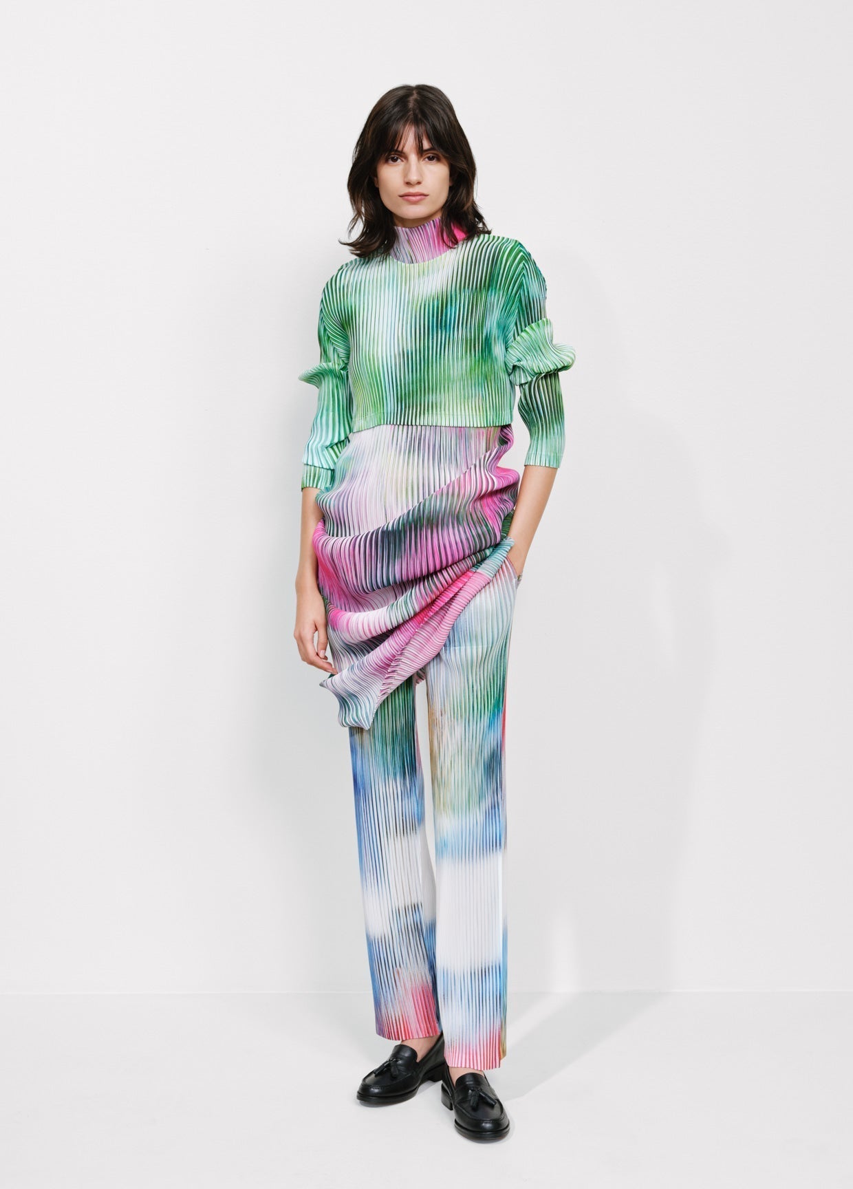 ISSEY MIYAKE LOOK 01 – isseymiyake.com
