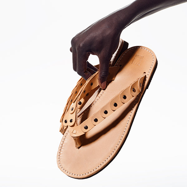 アイテムのご紹介「UROKOMON SANDALS」 – isseymiyake.com