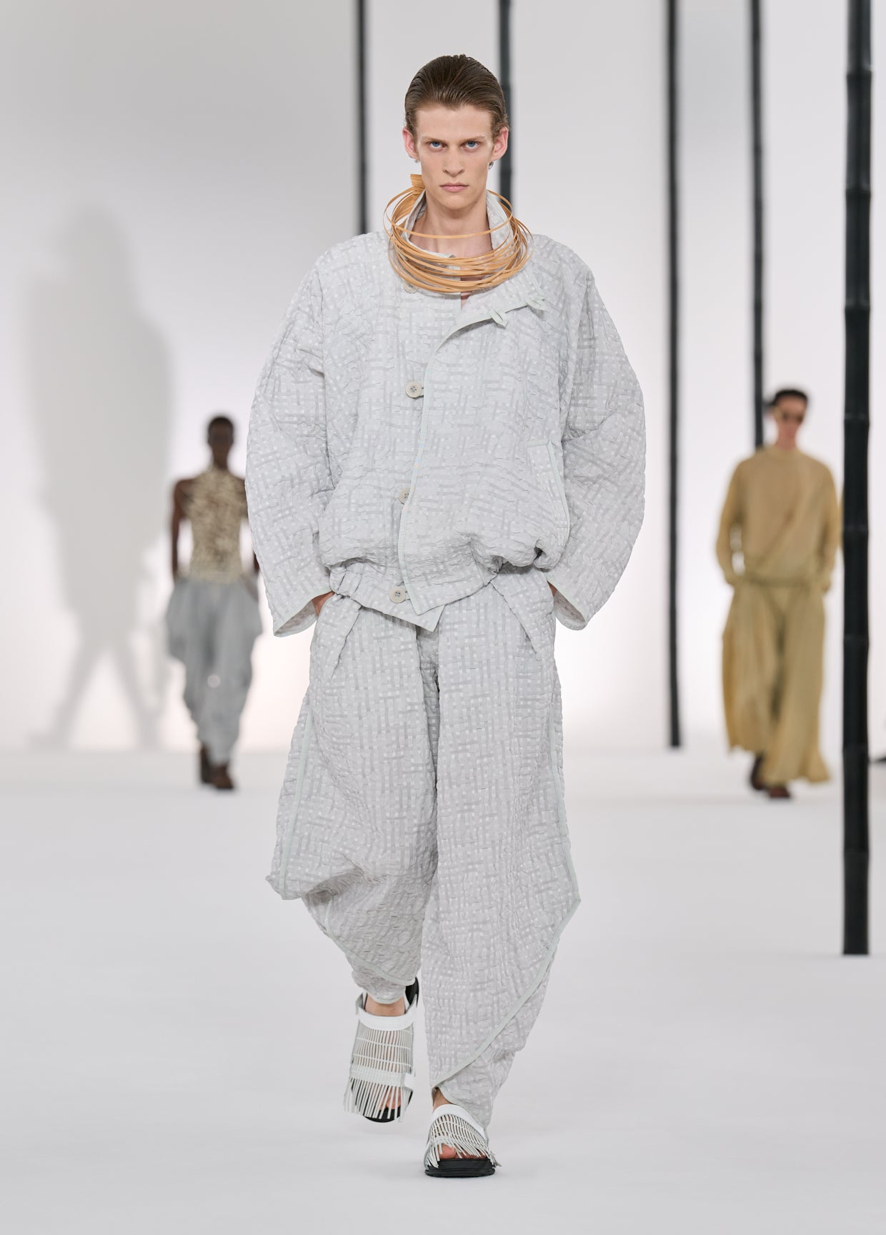 IM MEN SPRING SUMMER 2027 コレクション 24 – isseymiyake.com