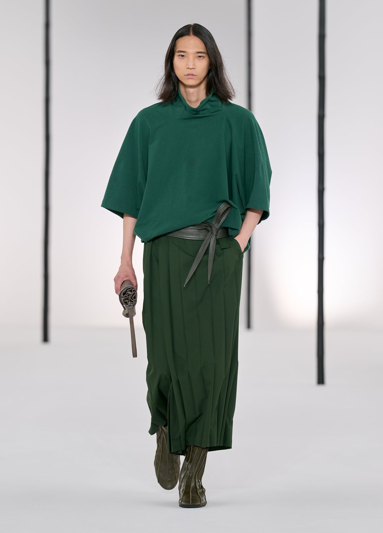 極美品　プランテーション 変形　イッセイミヤケ　ワイドシルエット　ヘリンボーン IM MEN SPRING SUMMER 2027 コレクション 28 – isseymiyake.com