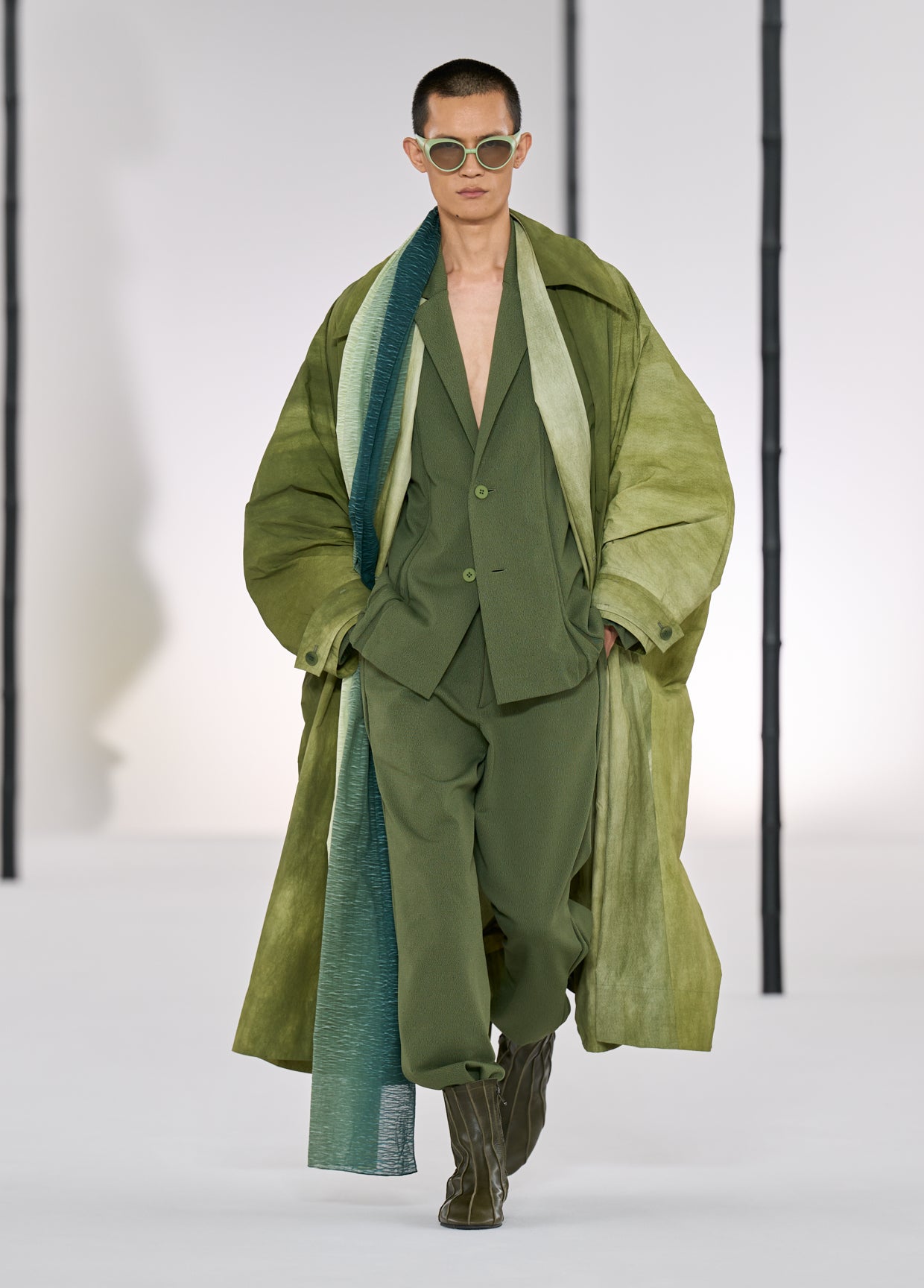 IM MEN SPRING SUMMER 2027 コレクション 38 – isseymiyake.com