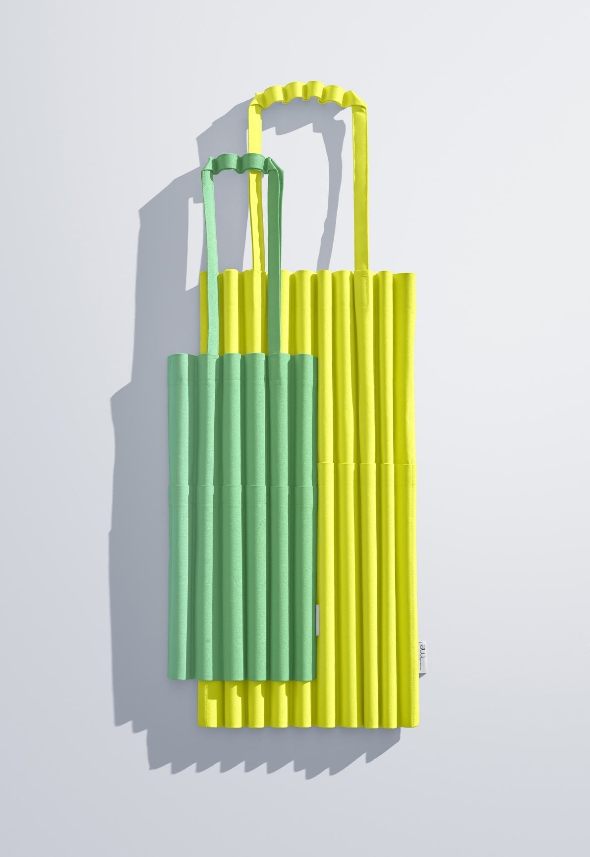 me ISSEY MIYAKE カタログ SS26 08 – isseymiyake.com