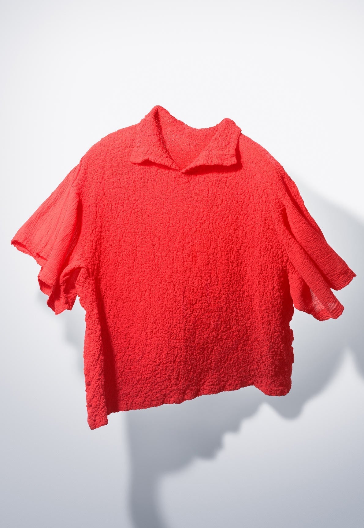 me ISSEY MIYAKE カタログ SS26 32 – isseymiyake.com