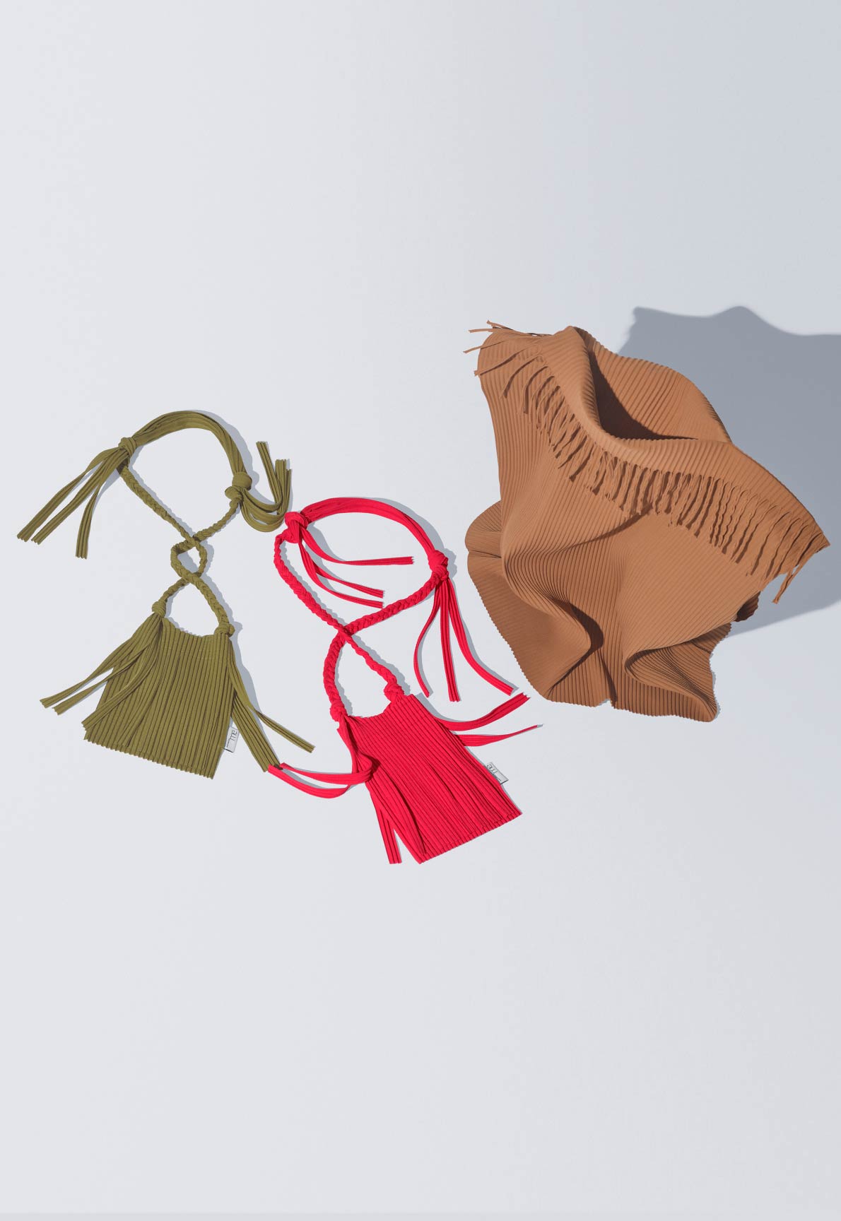 me ISSEY MIYAKE カタログ AW26 14 – isseymiyake.com