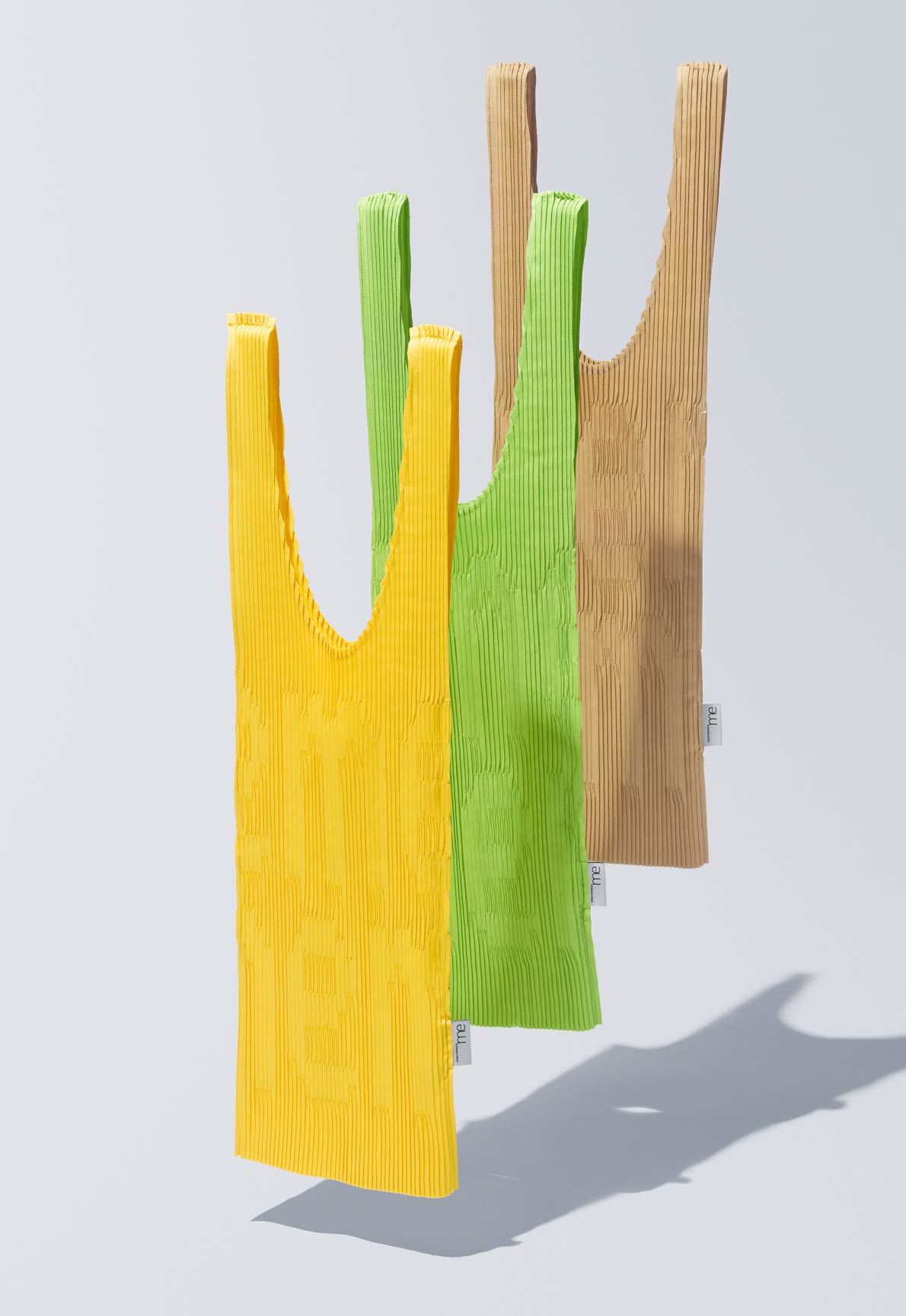 専用me ISSEY MIYAKE11ss characterMotif me ISSEY MIYAKE カタログ AW26 20 – isseymiyake.com