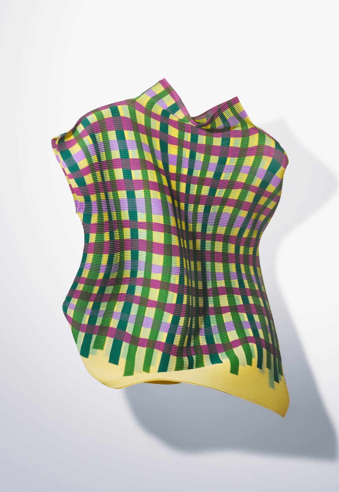 me ISSEY MIYAKE カタログ AW26 22 – isseymiyake.com