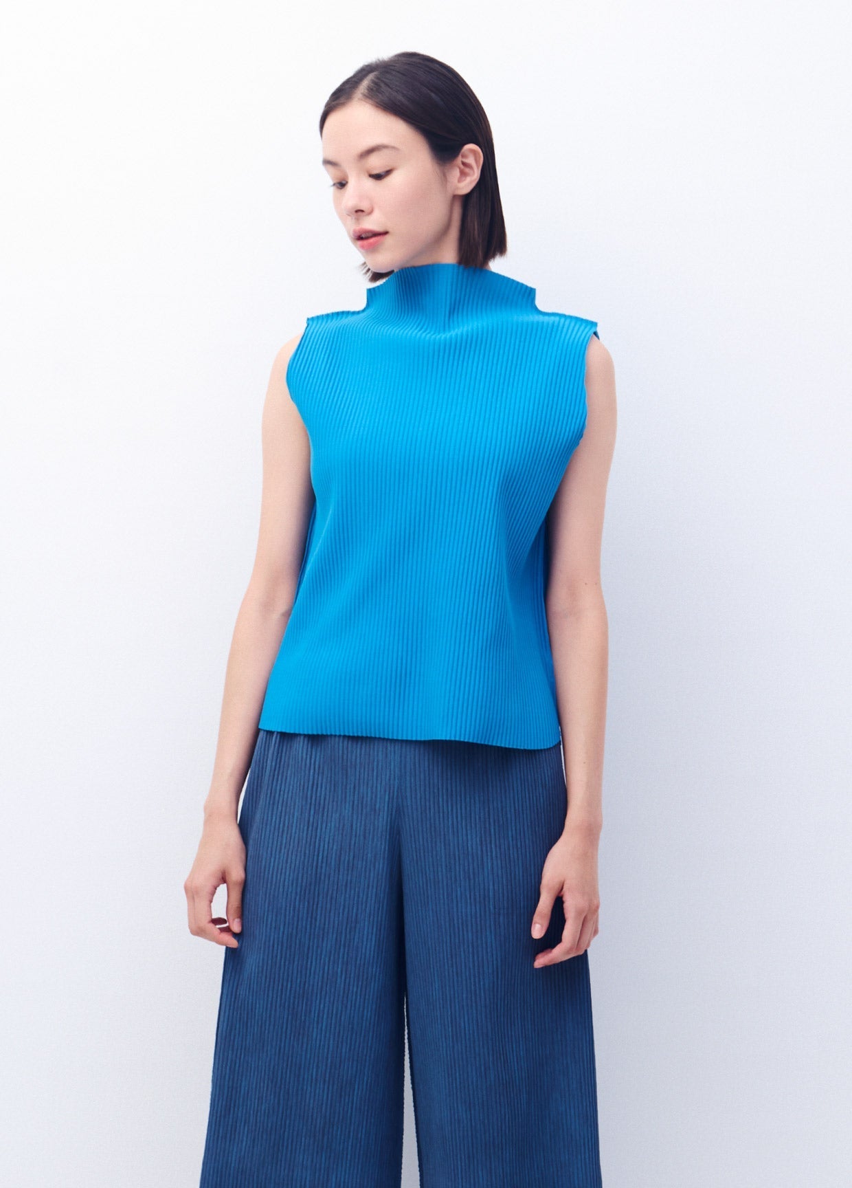 me ISSEY MIYAKE LOOK 47 – isseymiyake.com