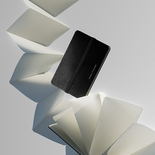 新たなデザインアイテム「NOTE-A-NOTE」が誕生 – isseymiyake.com