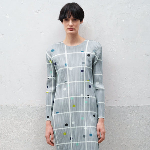アイテムのご紹介「CROSSING DOTS」 – isseymiyake.com