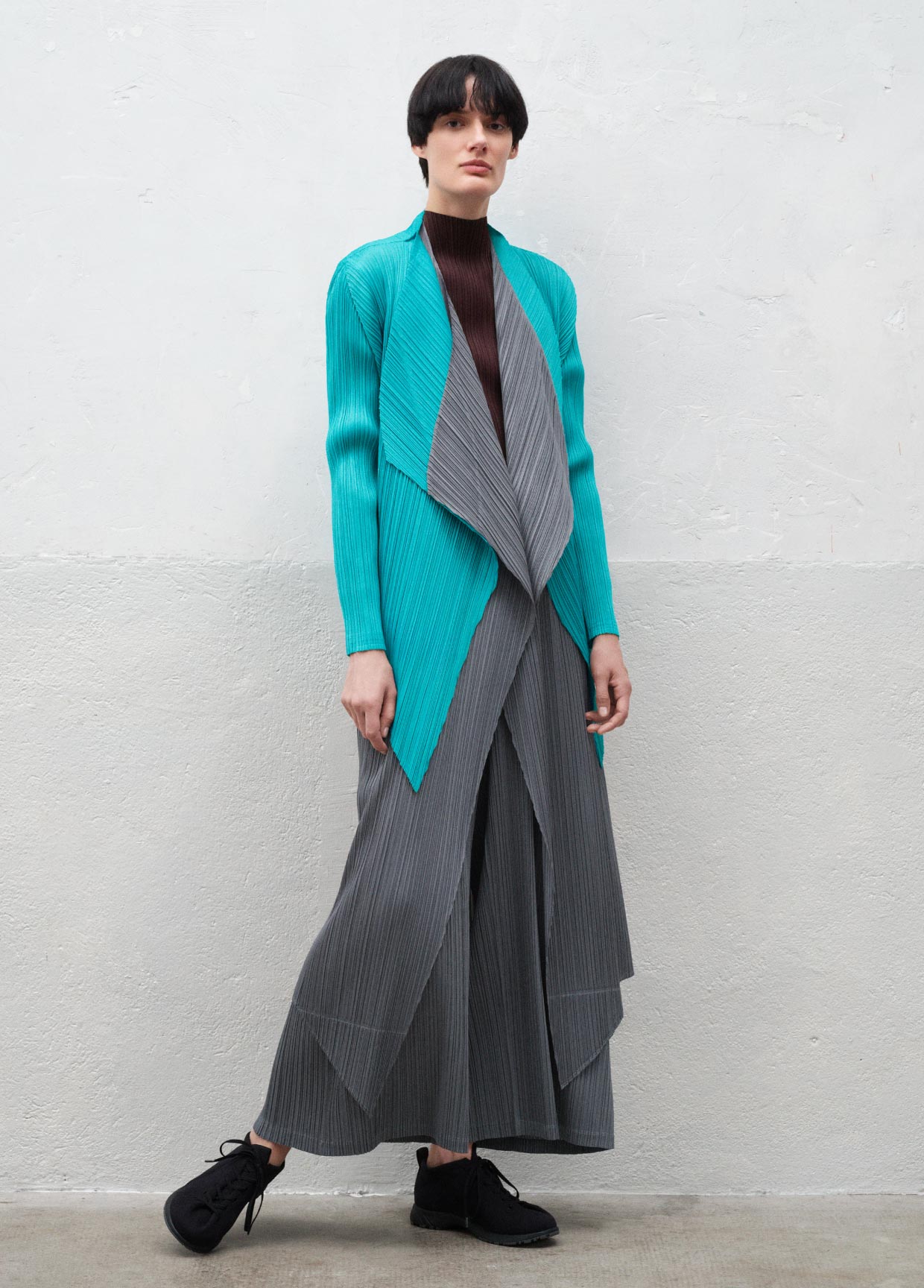 PLEATS PLEASE ISSEY MIYAKE LOOK 02 – isseymiyake.com