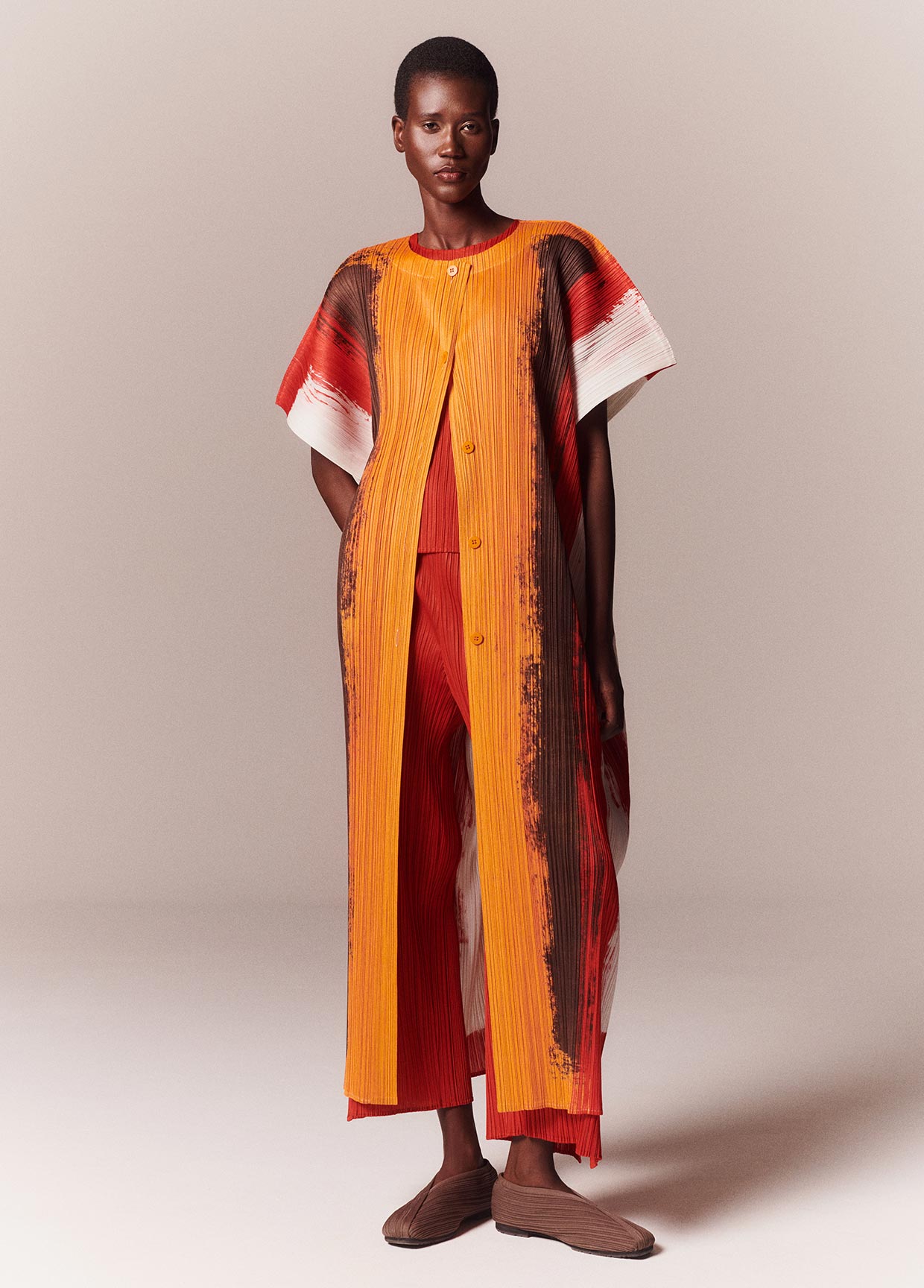 PLEATS PLEASE ISSEY MIYAKE LOOK 02 – isseymiyake.com