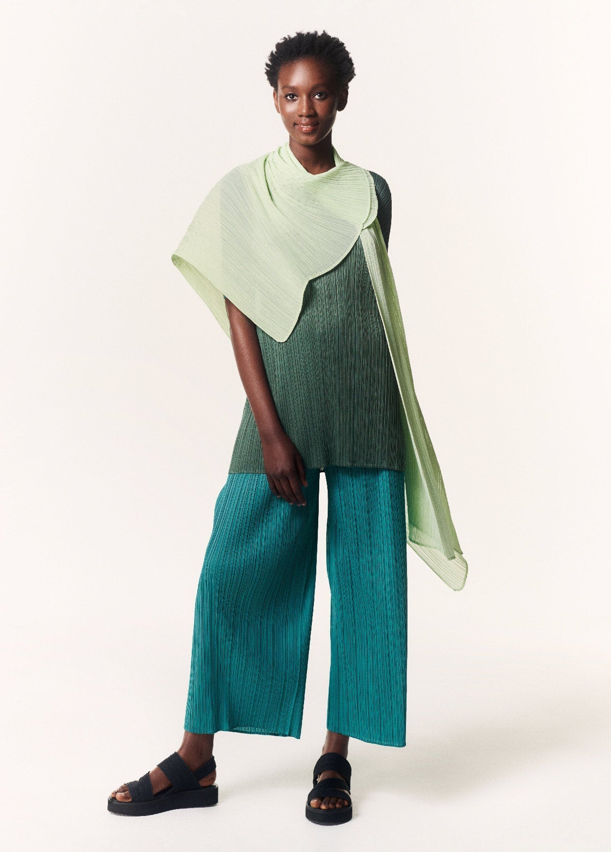 PLEATS PLEASE ISSEY MIYAKE - 【極美品】PLEATS PLEASE グリーン　チュニック　ワンピース PLEATS PLEASE ISSEY MIYAKE（チュニック）のフリマアイテム一覧