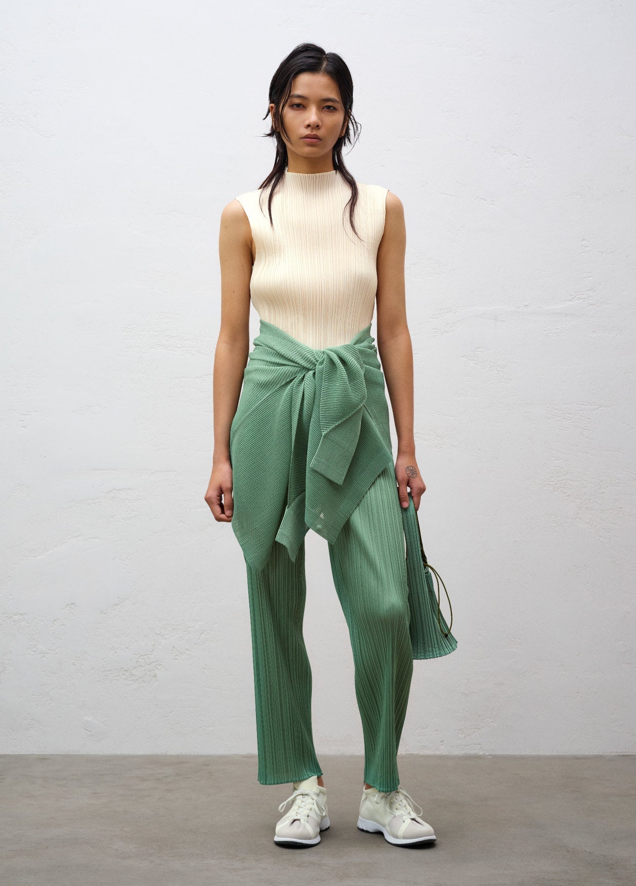 PLEATS PLEASE ISSEY MIYAKE LOOK 10 – isseymiyake.com