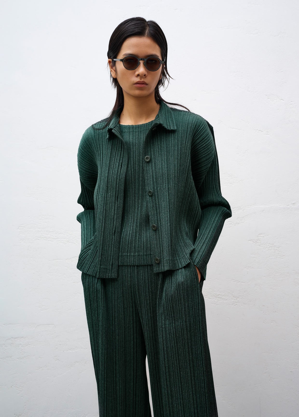 PLEATS PLEASE ISSEY MIYAKE LOOK 33 – isseymiyake.com