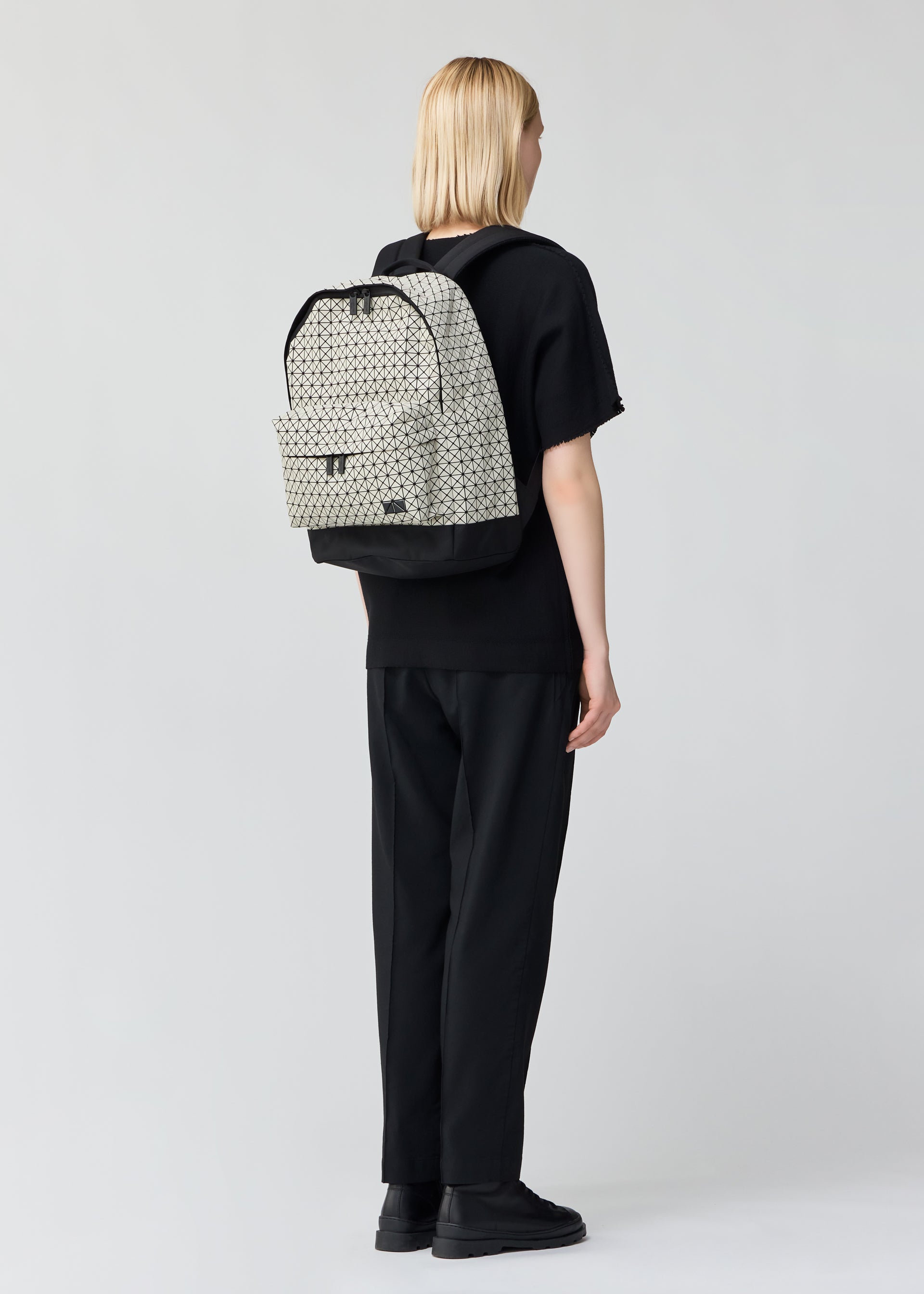 DAYPACK、バッグ&財布_バックパック、着用画像2