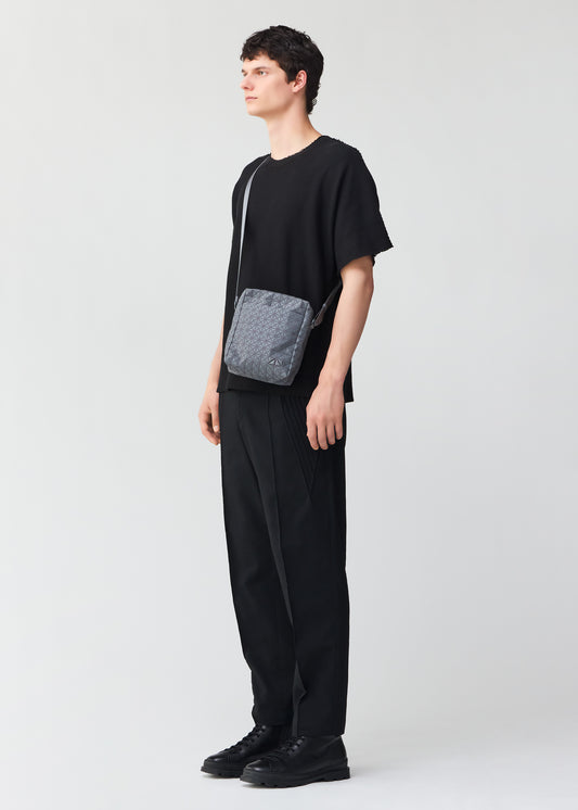 VOYAGER ONE-TONE、バッグ&財布_ショルダーバッグ、着用画像1