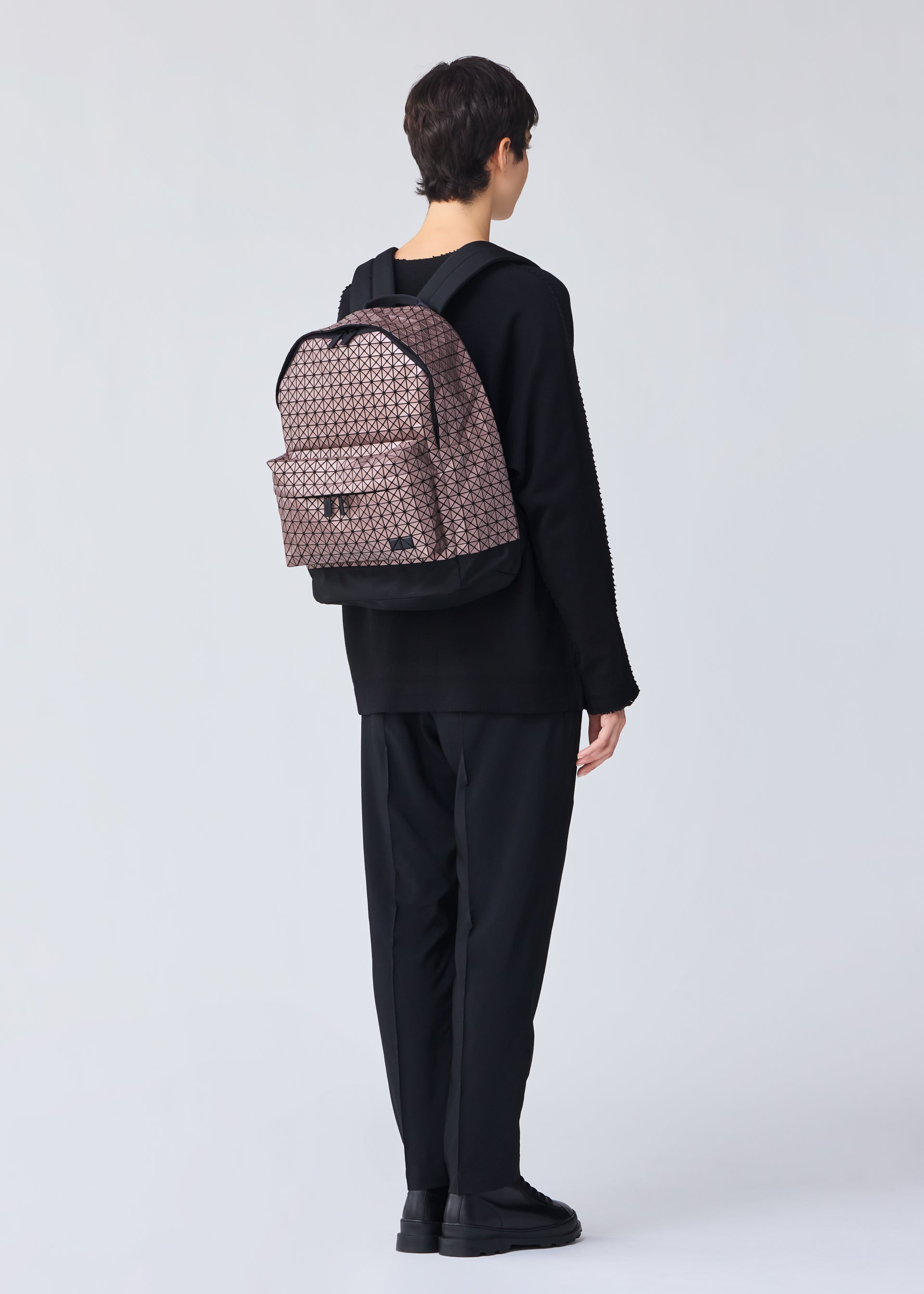 DAYPACK METALLIC、バッグ&財布_バックパック、着用画像2