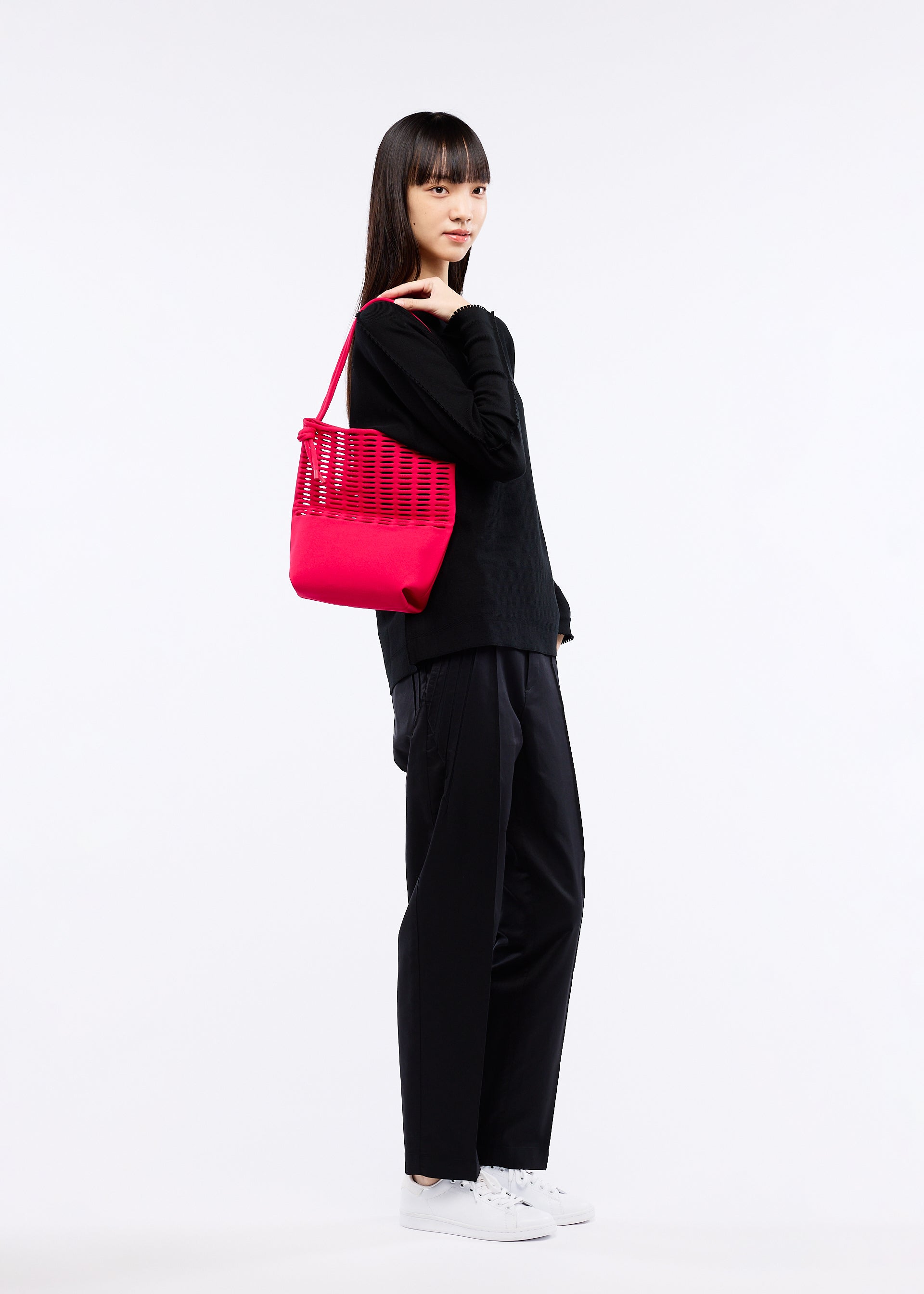 MOKKO FLAP POUCH、バッグ&財布_ショルダーバッグ、着用画像2