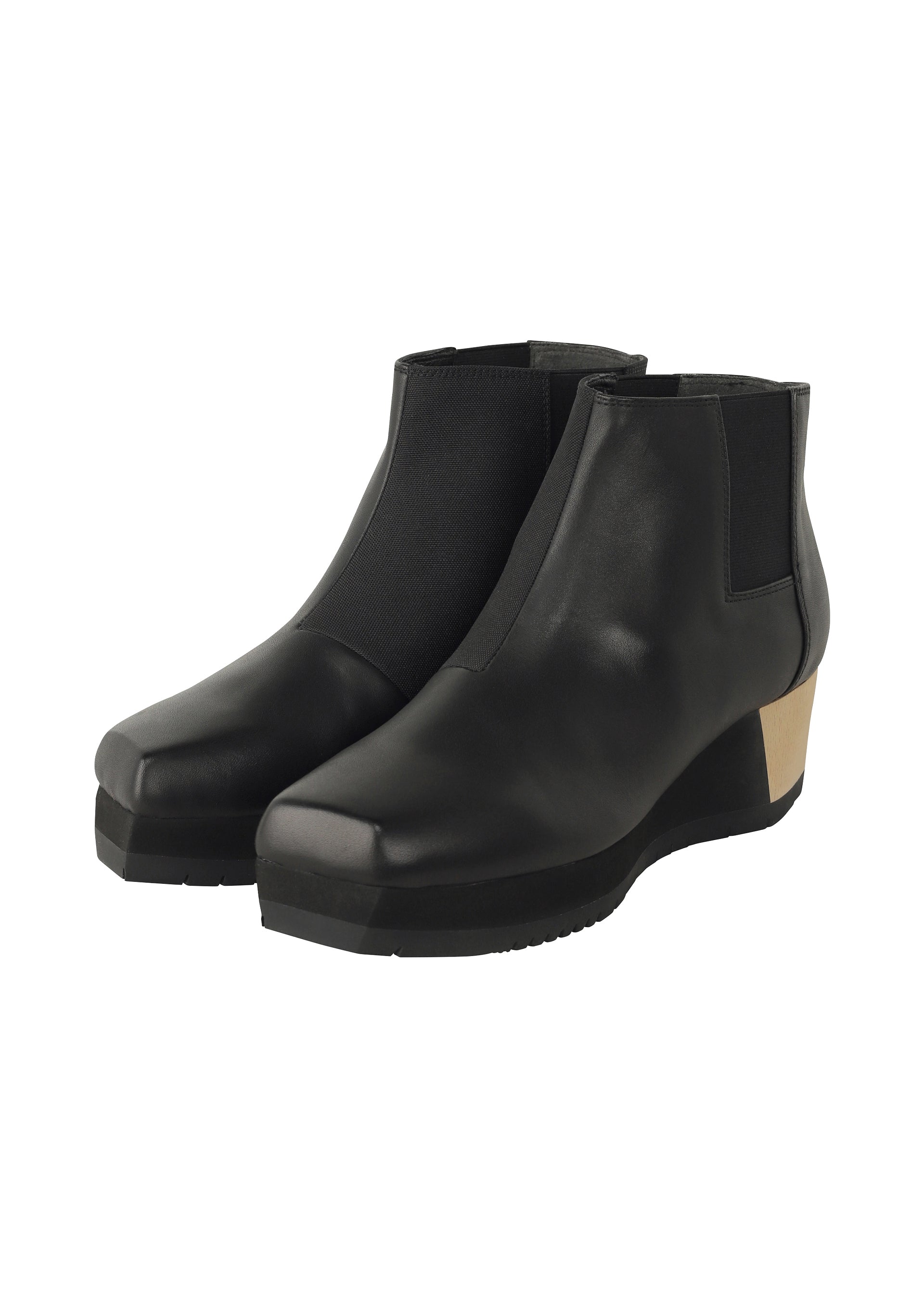 132 5. SHOES 2 – isseymiyake.com